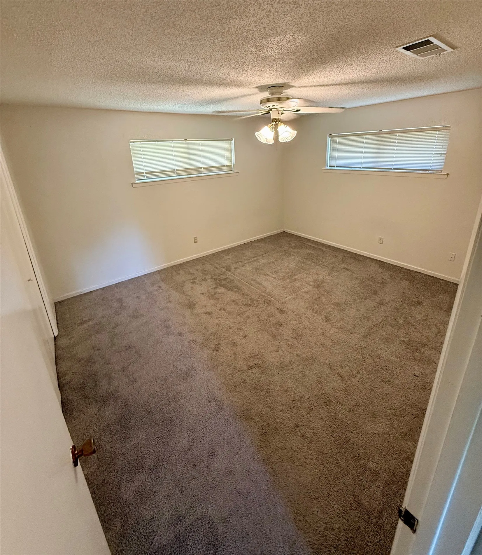 Single Family Residence For Rent in Kaufman County , 124 Poinsettia Circle, Terrell, Texas 75160, 3 Bedroom, 2 Bathroom, 2 Garage spaces, 1,391 Sqft, built in 1968, mls#21343591, Real Estate Agent in Terrell, Homes For Rent in Kaufman county, Homes For Rent in Terrell, Realtor in Terrell Texas, Real Estate Brokerage Independent Realty Texas, Luminita Cordes Realtor