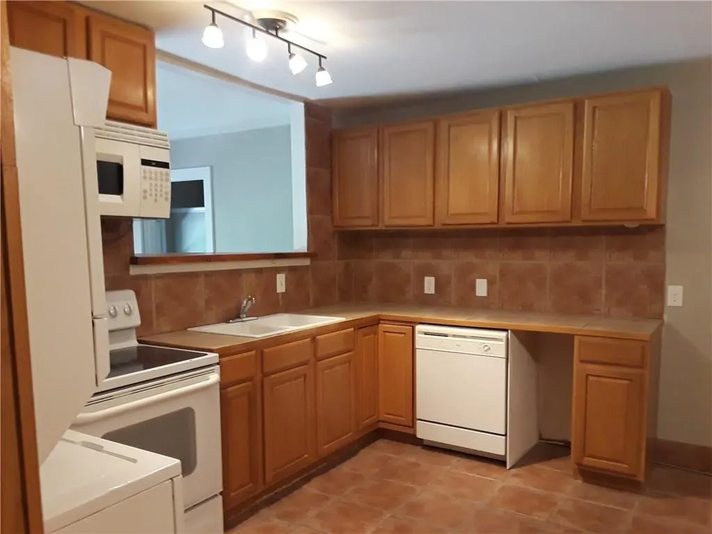 Single Family Residence For Rent in Tarrant County , 8417 Monmouth Drive, Fort Worth, Texas 76116, 4 Bedroom, 2 Bathroom, Garage spaces, 1,505 Sqft, built in 1956, mls#21344308, Real Estate Agent in Fort Worth, Homes For Rent in Tarrant county, Homes For Rent in Fort Worth, Realtor in Fort Worth Texas, Real Estate Brokerage Independent Realty Texas, Luminita Cordes Realtor