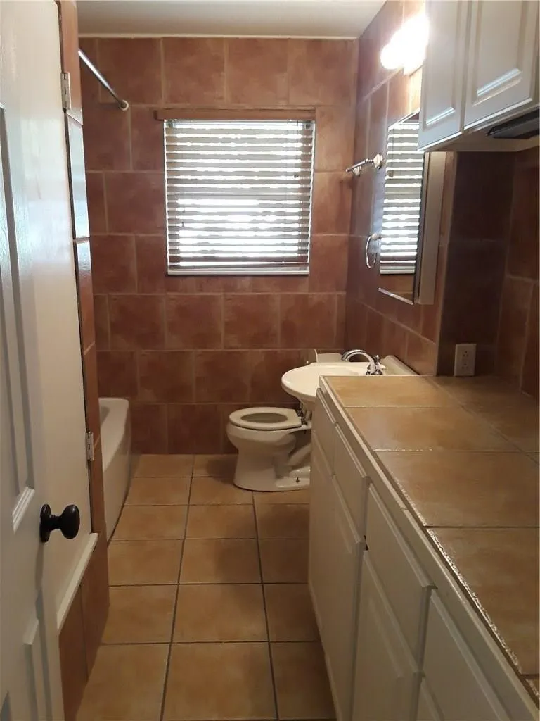 Single Family Residence For Rent in Tarrant County , 8417 Monmouth Drive, Fort Worth, Texas 76116, 4 Bedroom, 2 Bathroom, Garage spaces, 1,505 Sqft, built in 1956, mls#21344308, Real Estate Agent in Fort Worth, Homes For Rent in Tarrant county, Homes For Rent in Fort Worth, Realtor in Fort Worth Texas, Real Estate Brokerage Independent Realty Texas, Luminita Cordes Realtor