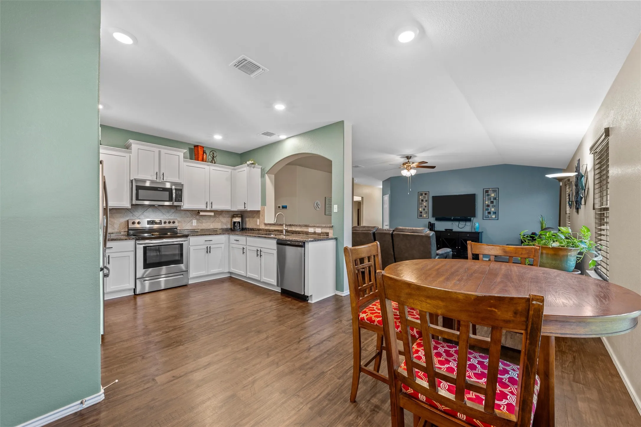Single Family Residence For Sale in Bell County , 8610 Foggy Draw Court, Temple, Texas 76502, 3 Bedroom, 2 Bathroom, 2 Garage spaces, 1,963 Sqft, built in 2020, mls#21344162, Real Estate Agent in Temple, Homes For Sale in Bell county, Homes For Sale in Temple, Realtor in Temple Texas, Real Estate Brokerage Independent Realty Texas, Luminita Cordes Realtor
