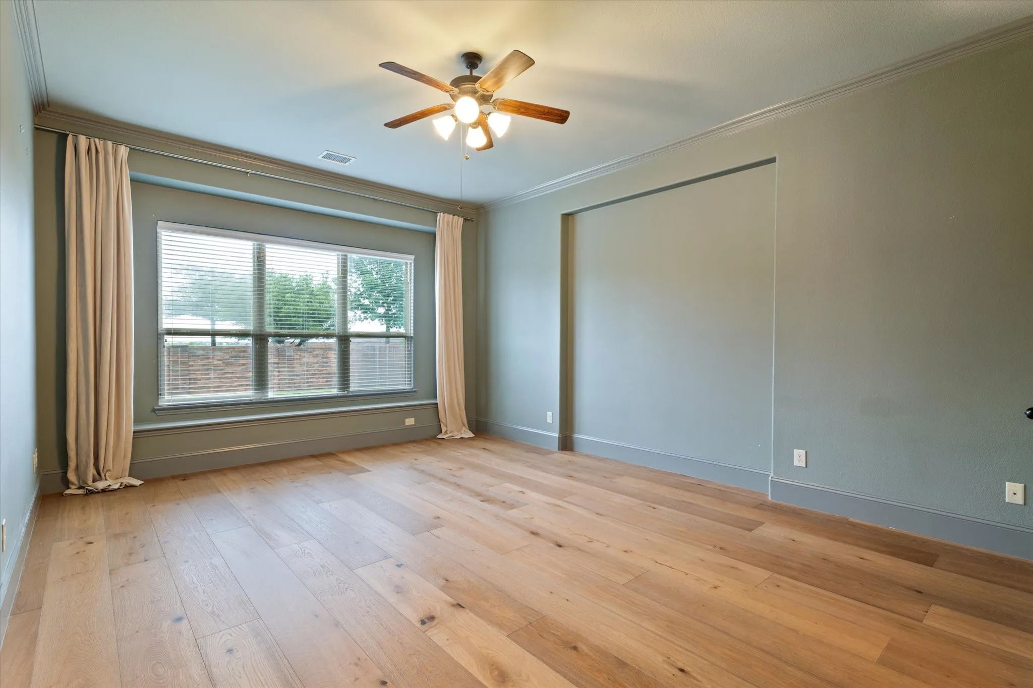Single Family Residence For Rent in Kaufman County , 1040 Edgefield Lane, Forney, Texas 75126, 4 Bedroom, 4 Bathroom, 2 Garage spaces, 3,431 Sqft, built in 2012, mls#21344378, Real Estate Agent in Forney, Homes For Rent in Kaufman county, Homes For Rent in Forney, Realtor in Forney Texas, Real Estate Brokerage Independent Realty Texas, Luminita Cordes Realtor