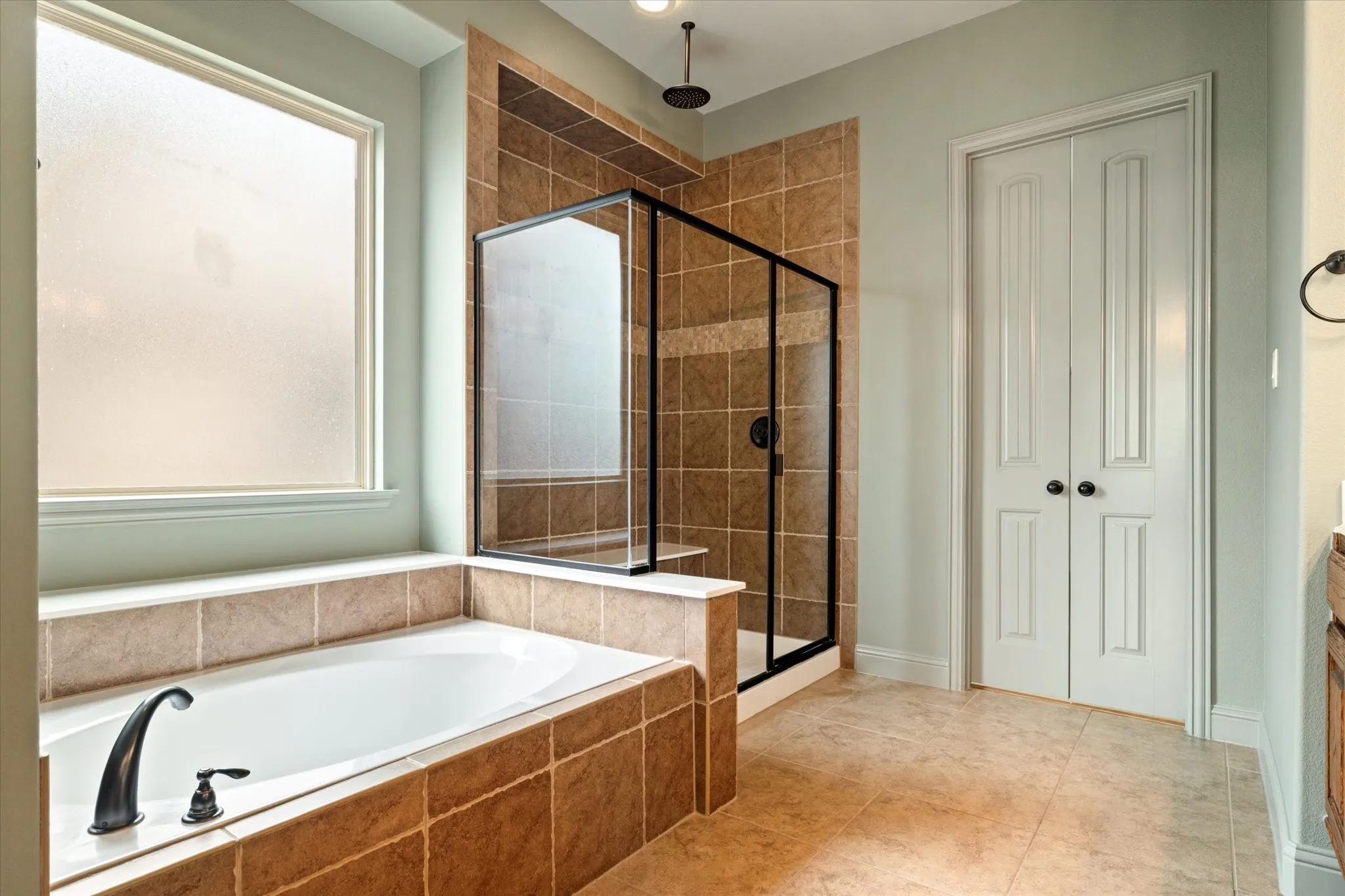 Single Family Residence For Rent in Kaufman County , 1040 Edgefield Lane, Forney, Texas 75126, 4 Bedroom, 4 Bathroom, 2 Garage spaces, 3,431 Sqft, built in 2012, mls#21344378, Real Estate Agent in Forney, Homes For Rent in Kaufman county, Homes For Rent in Forney, Realtor in Forney Texas, Real Estate Brokerage Independent Realty Texas, Luminita Cordes Realtor
