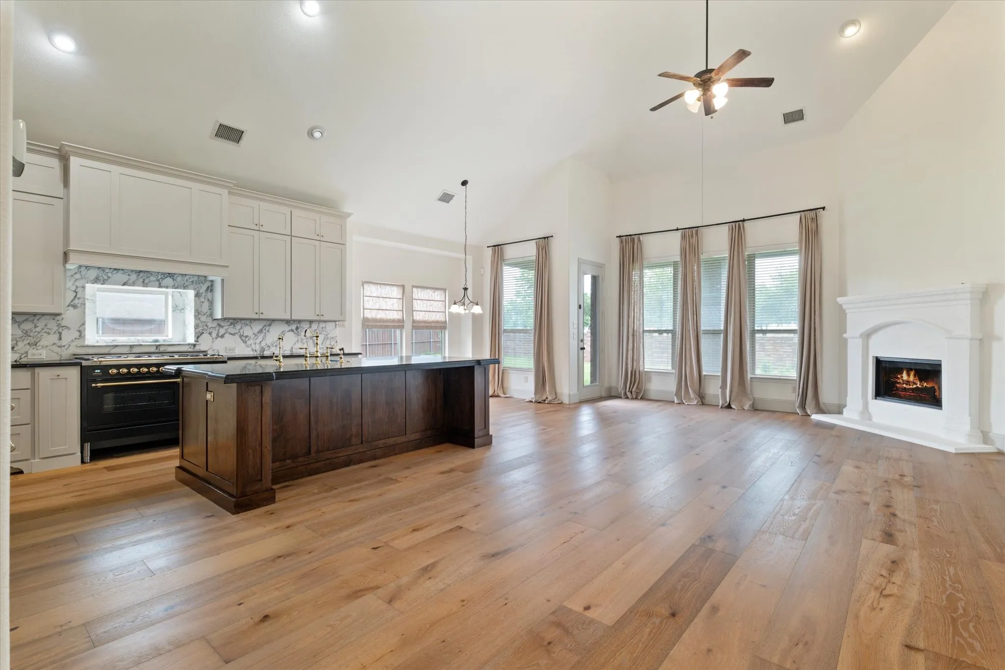 Single Family Residence For Rent in Kaufman County , 1040 Edgefield Lane, Forney, Texas 75126, 4 Bedroom, 4 Bathroom, 2 Garage spaces, 3,431 Sqft, built in 2012, mls#21344378, Real Estate Agent in Forney, Homes For Rent in Kaufman county, Homes For Rent in Forney, Realtor in Forney Texas, Real Estate Brokerage Independent Realty Texas, Luminita Cordes Realtor