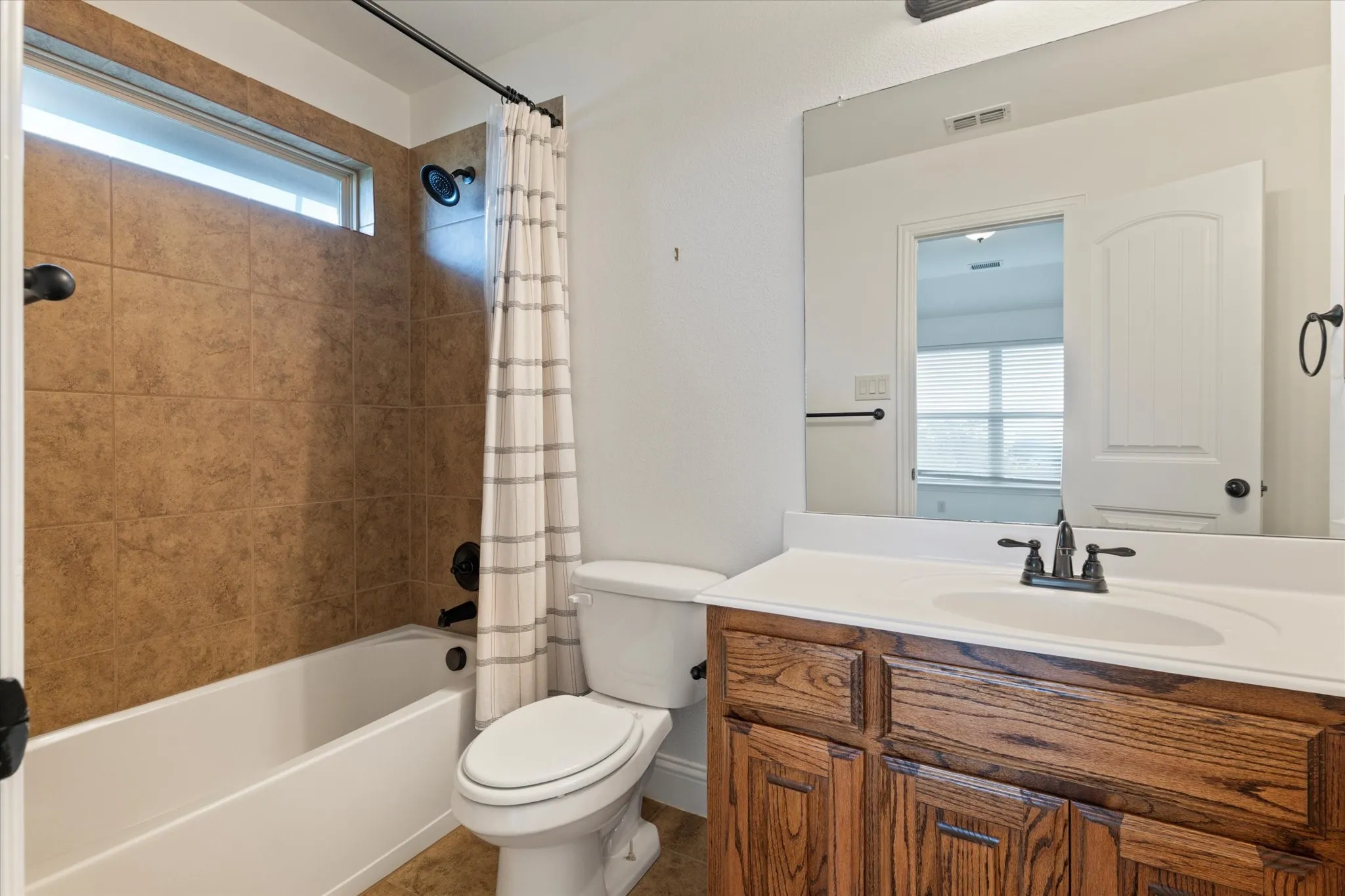 Single Family Residence For Rent in Kaufman County , 1040 Edgefield Lane, Forney, Texas 75126, 4 Bedroom, 4 Bathroom, 2 Garage spaces, 3,431 Sqft, built in 2012, mls#21344378, Real Estate Agent in Forney, Homes For Rent in Kaufman county, Homes For Rent in Forney, Realtor in Forney Texas, Real Estate Brokerage Independent Realty Texas, Luminita Cordes Realtor
