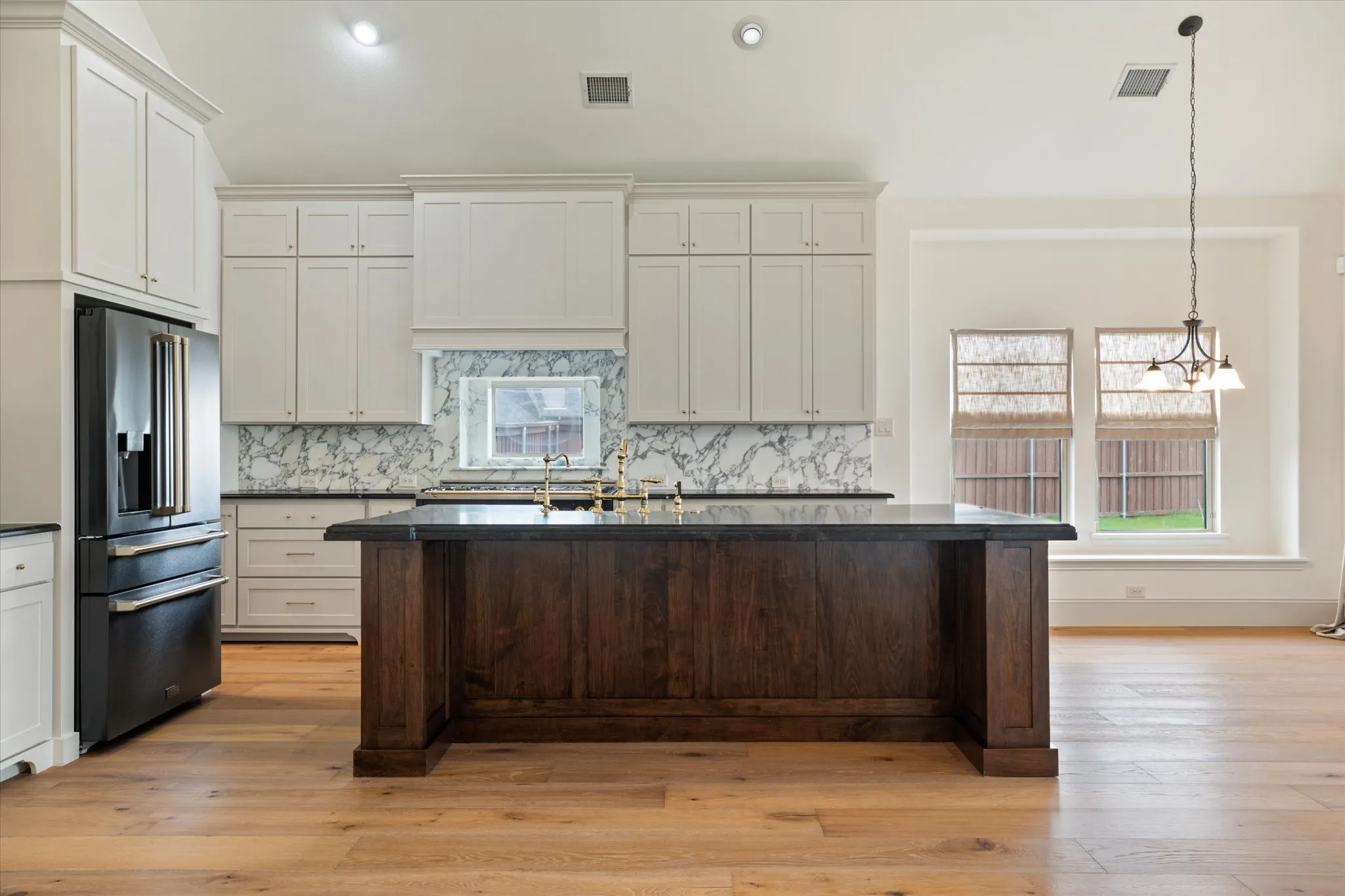 Single Family Residence For Rent in Kaufman County , 1040 Edgefield Lane, Forney, Texas 75126, 4 Bedroom, 4 Bathroom, 2 Garage spaces, 3,431 Sqft, built in 2012, mls#21344378, Real Estate Agent in Forney, Homes For Rent in Kaufman county, Homes For Rent in Forney, Realtor in Forney Texas, Real Estate Brokerage Independent Realty Texas, Luminita Cordes Realtor