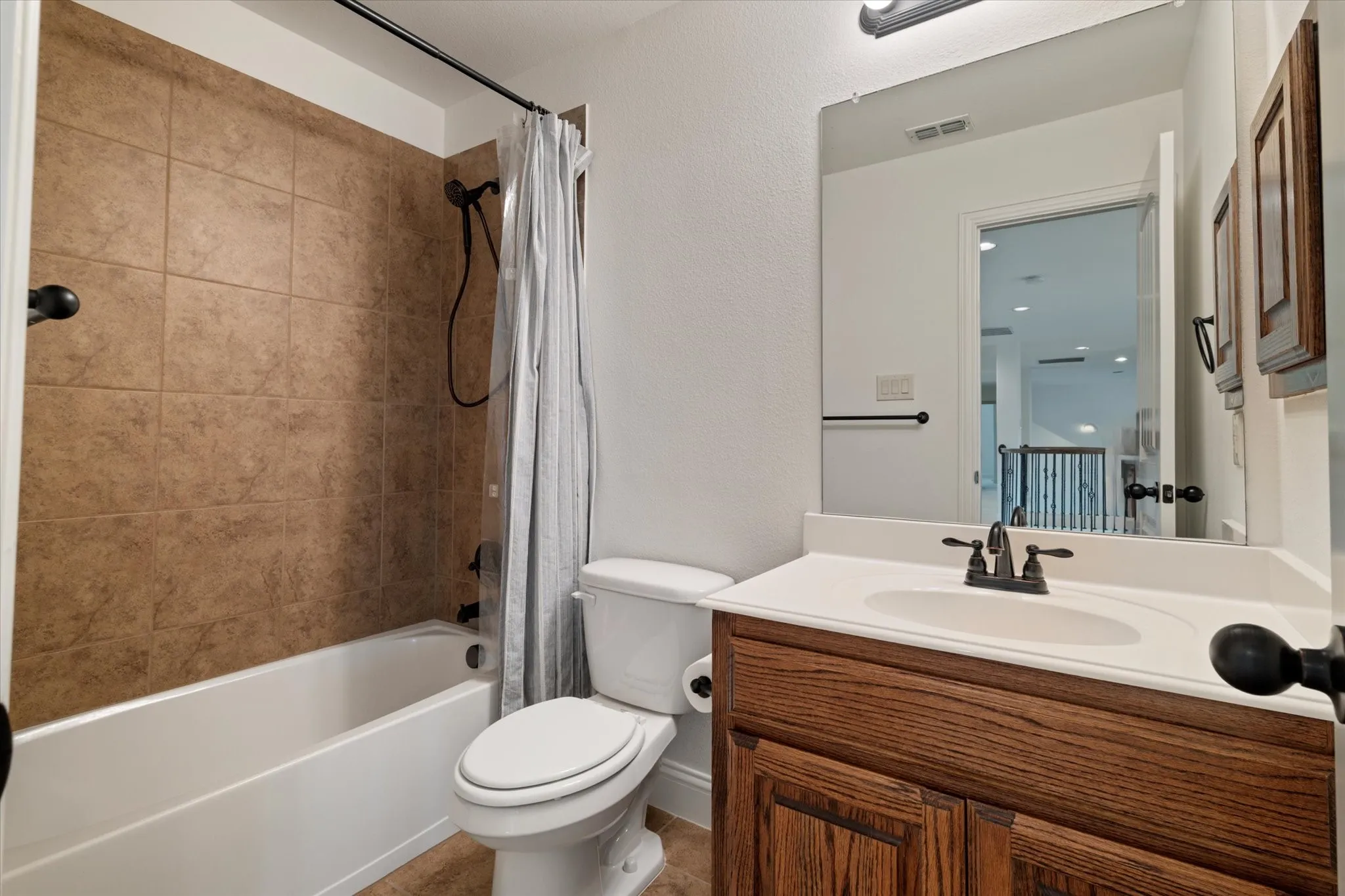Single Family Residence For Rent in Kaufman County , 1040 Edgefield Lane, Forney, Texas 75126, 4 Bedroom, 4 Bathroom, 2 Garage spaces, 3,431 Sqft, built in 2012, mls#21344378, Real Estate Agent in Forney, Homes For Rent in Kaufman county, Homes For Rent in Forney, Realtor in Forney Texas, Real Estate Brokerage Independent Realty Texas, Luminita Cordes Realtor