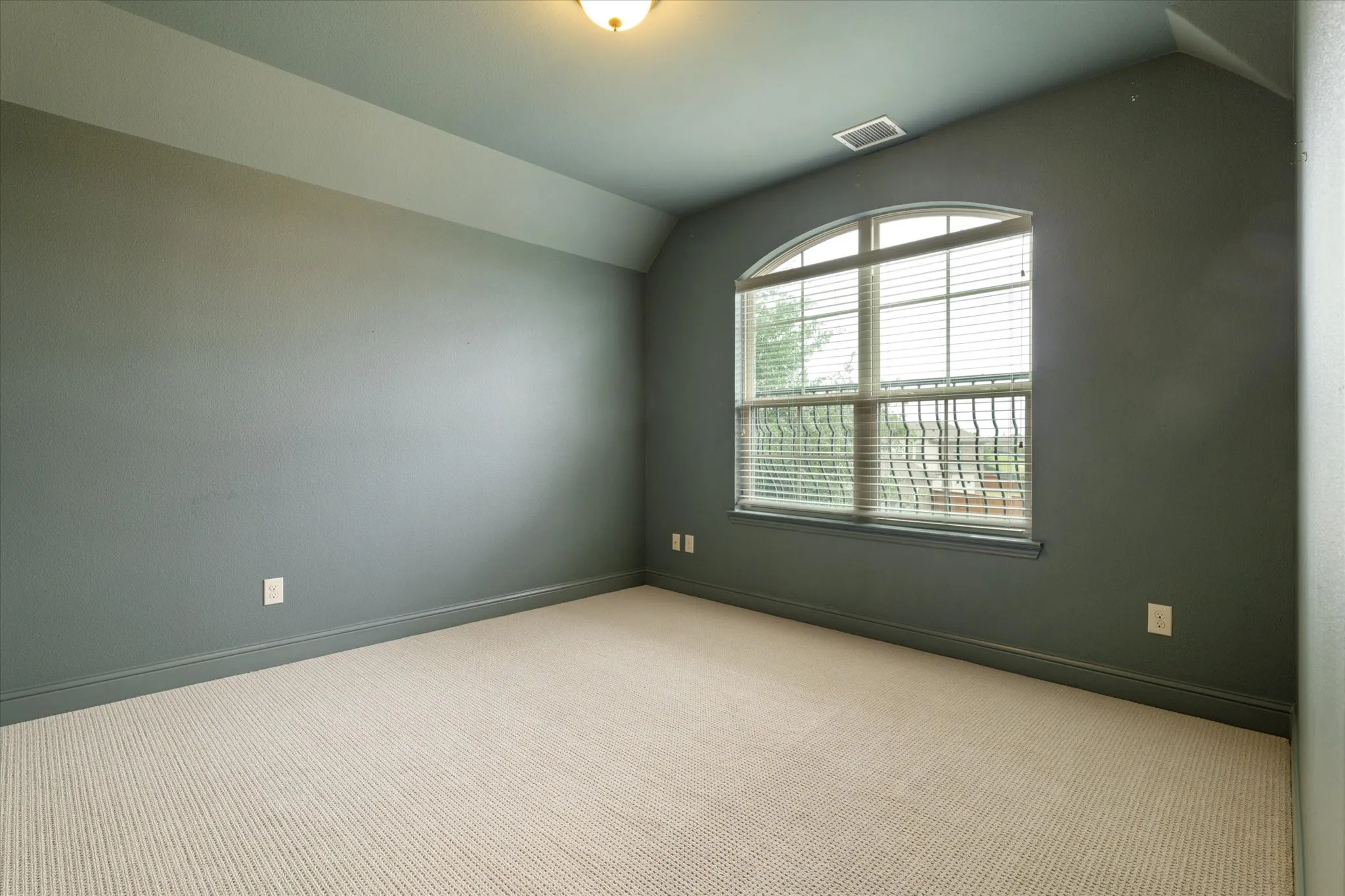 Single Family Residence For Rent in Kaufman County , 1040 Edgefield Lane, Forney, Texas 75126, 4 Bedroom, 4 Bathroom, 2 Garage spaces, 3,431 Sqft, built in 2012, mls#21344378, Real Estate Agent in Forney, Homes For Rent in Kaufman county, Homes For Rent in Forney, Realtor in Forney Texas, Real Estate Brokerage Independent Realty Texas, Luminita Cordes Realtor