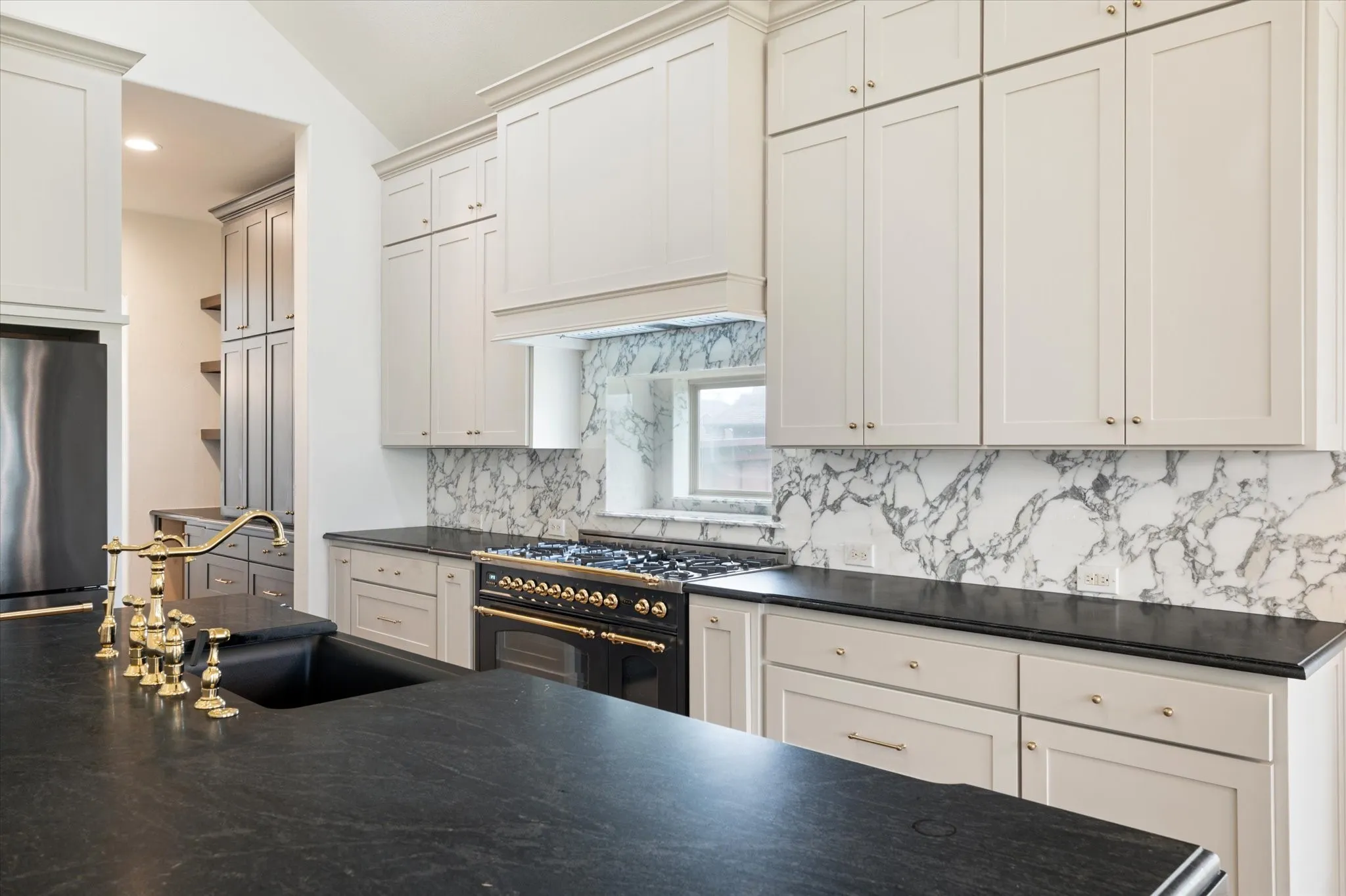 Single Family Residence For Rent in Kaufman County , 1040 Edgefield Lane, Forney, Texas 75126, 4 Bedroom, 4 Bathroom, 2 Garage spaces, 3,431 Sqft, built in 2012, mls#21344378, Real Estate Agent in Forney, Homes For Rent in Kaufman county, Homes For Rent in Forney, Realtor in Forney Texas, Real Estate Brokerage Independent Realty Texas, Luminita Cordes Realtor