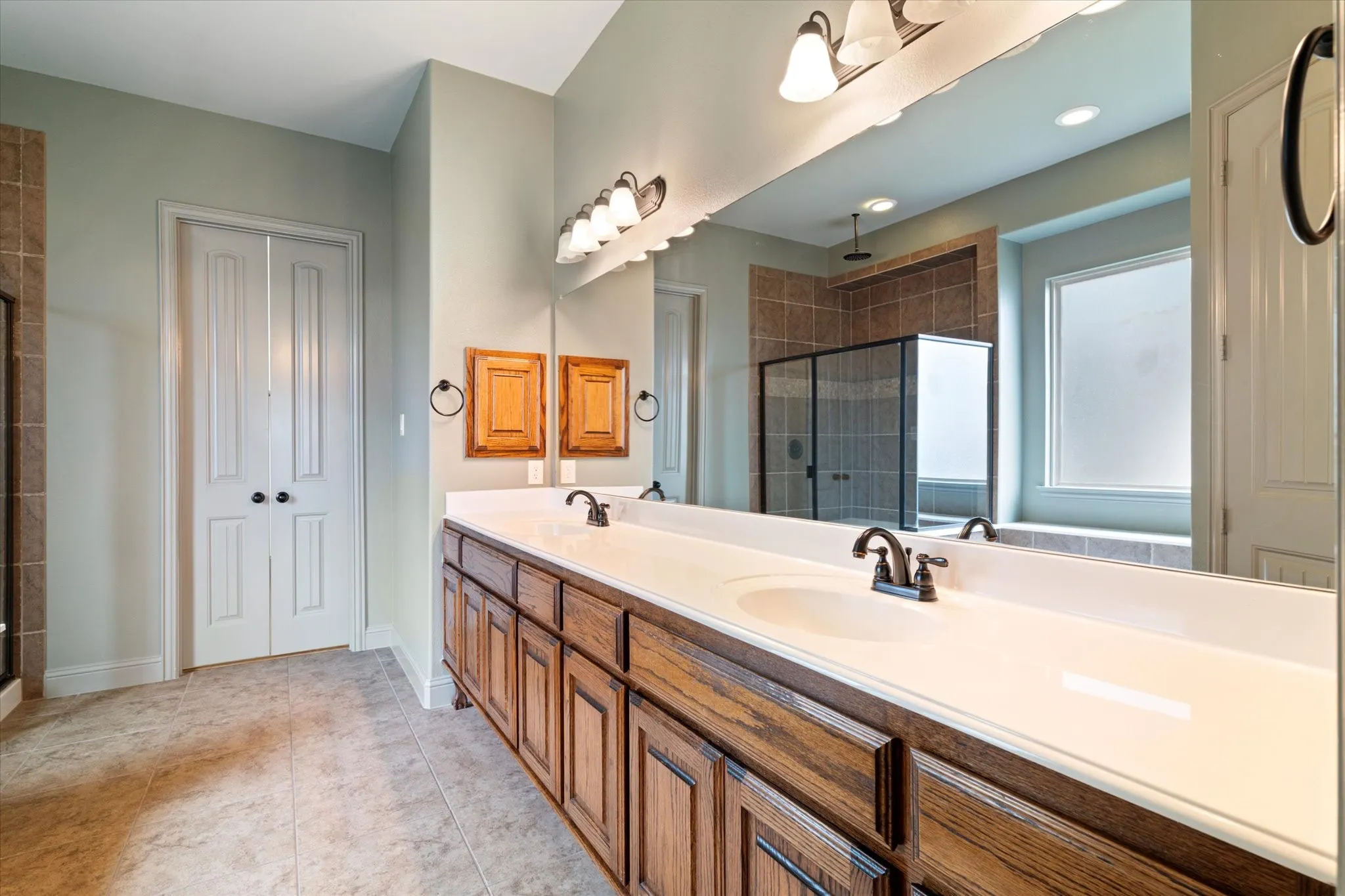Single Family Residence For Rent in Kaufman County , 1040 Edgefield Lane, Forney, Texas 75126, 4 Bedroom, 4 Bathroom, 2 Garage spaces, 3,431 Sqft, built in 2012, mls#21344378, Real Estate Agent in Forney, Homes For Rent in Kaufman county, Homes For Rent in Forney, Realtor in Forney Texas, Real Estate Brokerage Independent Realty Texas, Luminita Cordes Realtor