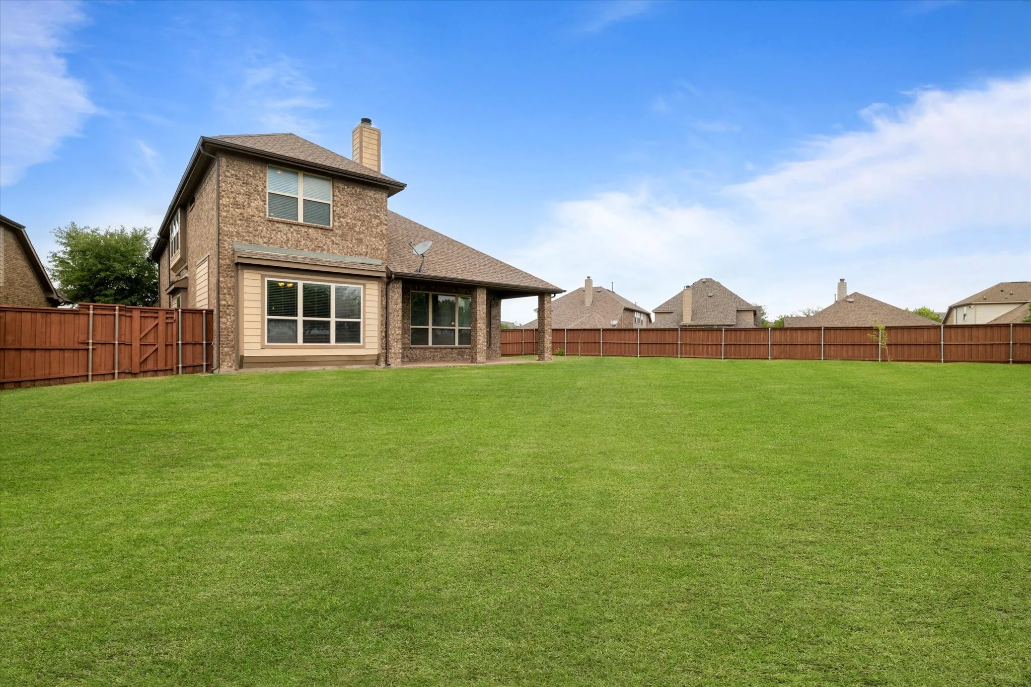 Single Family Residence For Rent in Kaufman County , 1040 Edgefield Lane, Forney, Texas 75126, 4 Bedroom, 4 Bathroom, 2 Garage spaces, 3,431 Sqft, built in 2012, mls#21344378, Real Estate Agent in Forney, Homes For Rent in Kaufman county, Homes For Rent in Forney, Realtor in Forney Texas, Real Estate Brokerage Independent Realty Texas, Luminita Cordes Realtor