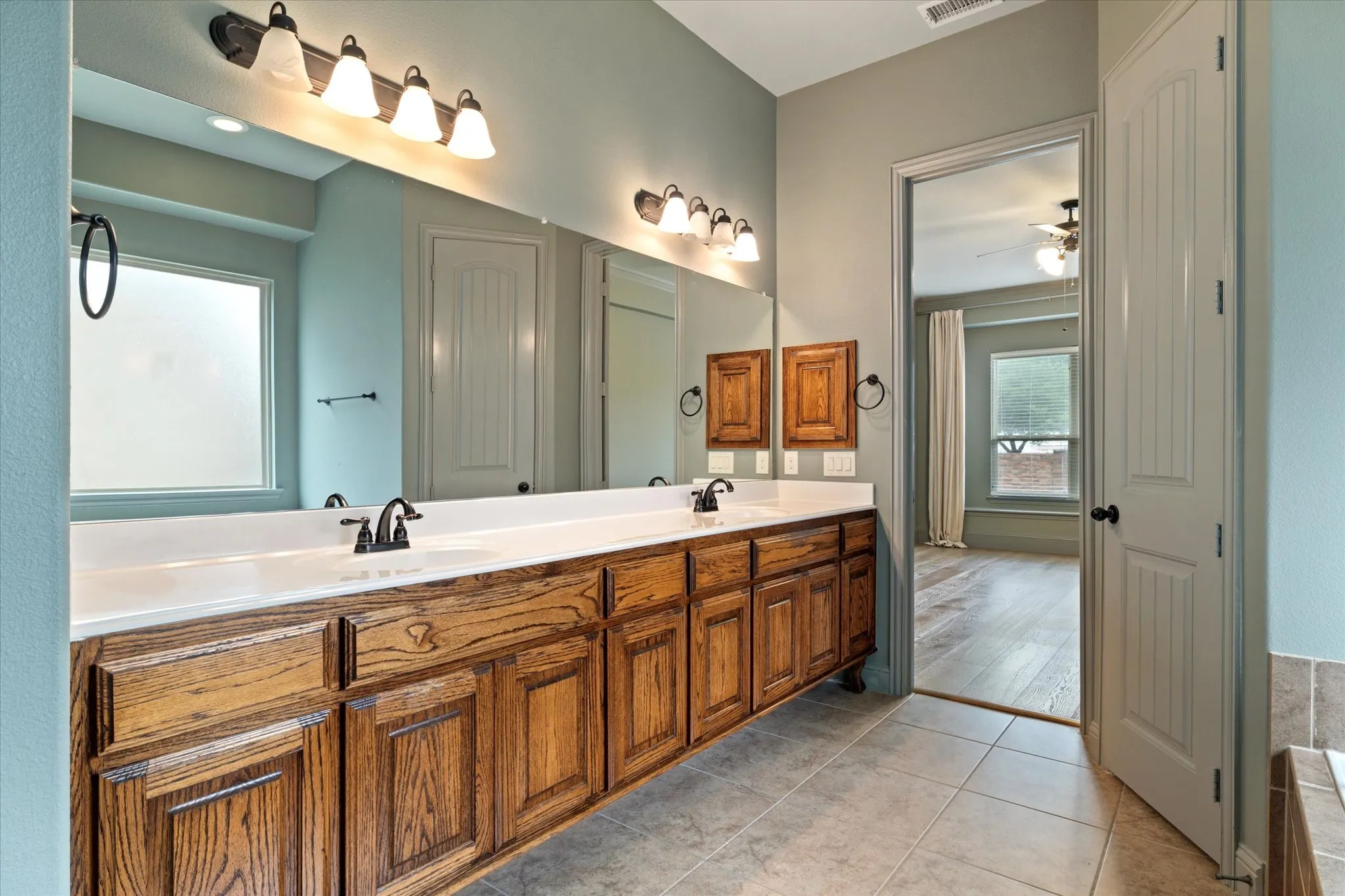 Single Family Residence For Rent in Kaufman County , 1040 Edgefield Lane, Forney, Texas 75126, 4 Bedroom, 4 Bathroom, 2 Garage spaces, 3,431 Sqft, built in 2012, mls#21344378, Real Estate Agent in Forney, Homes For Rent in Kaufman county, Homes For Rent in Forney, Realtor in Forney Texas, Real Estate Brokerage Independent Realty Texas, Luminita Cordes Realtor