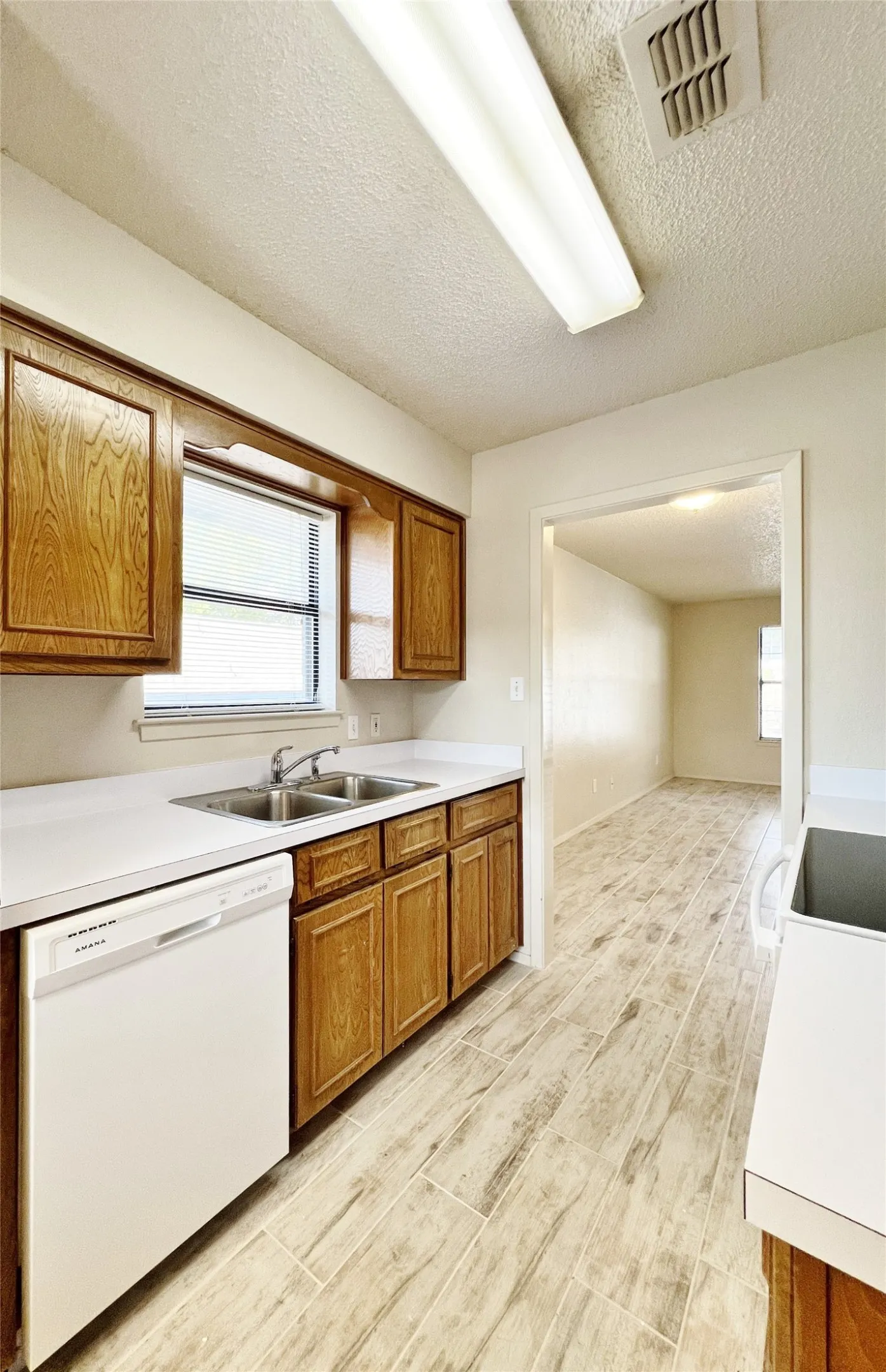Duplex For Rent in Parker County , 1110 S Rusk Street A, Weatherford, Texas 76086, 2 Bedroom, 2 Bathroom, Garage spaces, 948 Sqft, built in 1984, mls#21344383, Real Estate Agent in Weatherford, Homes For Rent in Parker county, Homes For Rent in Weatherford, Realtor in Weatherford Texas, Real Estate Brokerage Independent Realty Texas, Luminita Cordes Realtor