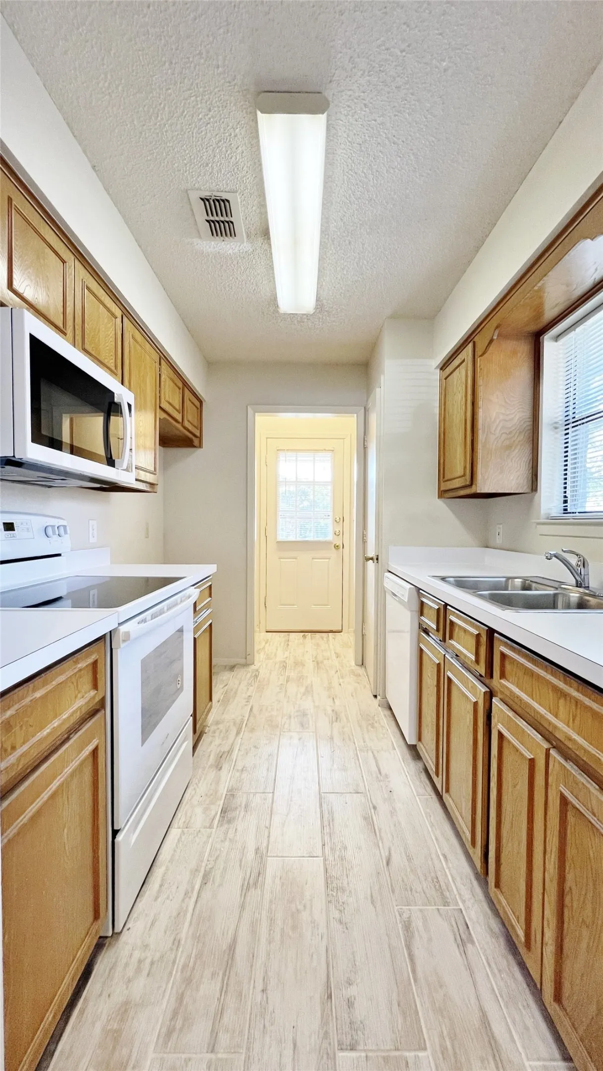 Duplex For Rent in Parker County , 1110 S Rusk Street A, Weatherford, Texas 76086, 2 Bedroom, 2 Bathroom, Garage spaces, 948 Sqft, built in 1984, mls#21344383, Real Estate Agent in Weatherford, Homes For Rent in Parker county, Homes For Rent in Weatherford, Realtor in Weatherford Texas, Real Estate Brokerage Independent Realty Texas, Luminita Cordes Realtor