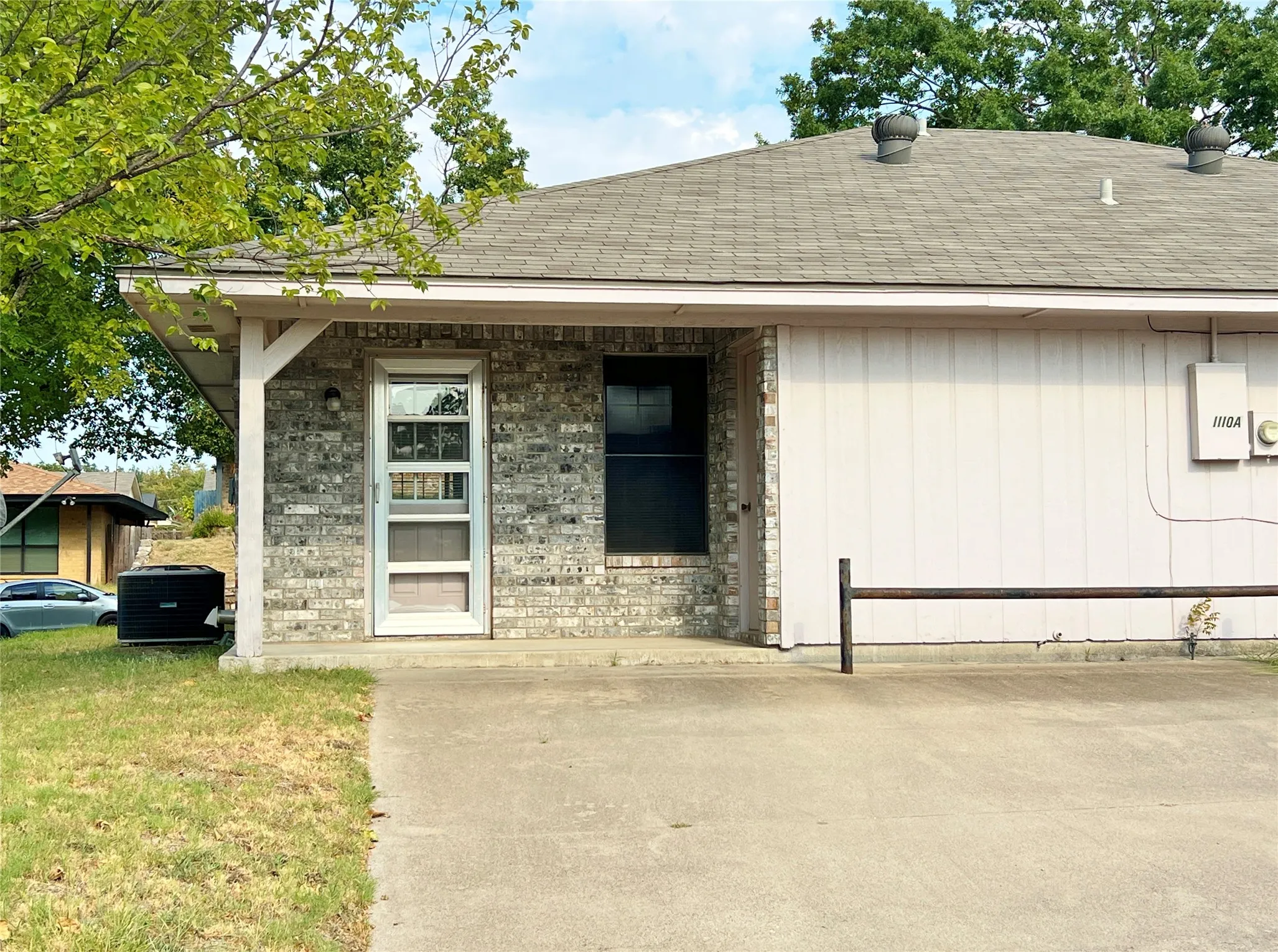 Duplex For Rent in Parker County , 1110 S Rusk Street A, Weatherford, Texas 76086, 2 Bedroom, 2 Bathroom, Garage spaces, 948 Sqft, built in 1984, mls#21344383, Real Estate Agent in Weatherford, Homes For Rent in Parker county, Homes For Rent in Weatherford, Realtor in Weatherford Texas, Real Estate Brokerage Independent Realty Texas, Luminita Cordes Realtor