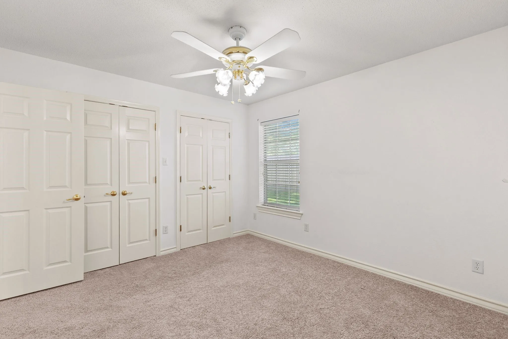Single Family Residence For Sale in Hopkins County , 305 Kelli Circle, Sulphur Springs, Texas 75482, 3 Bedroom, 3 Bathroom, 2 Garage spaces, 2,257 Sqft, built in 1999, mls#21344386, Real Estate Agent in Sulphur Springs, Homes For Sale in Hopkins county, Homes For Sale in Sulphur Springs, Realtor in Sulphur Springs Texas, Real Estate Brokerage Independent Realty Texas, Luminita Cordes Realtor