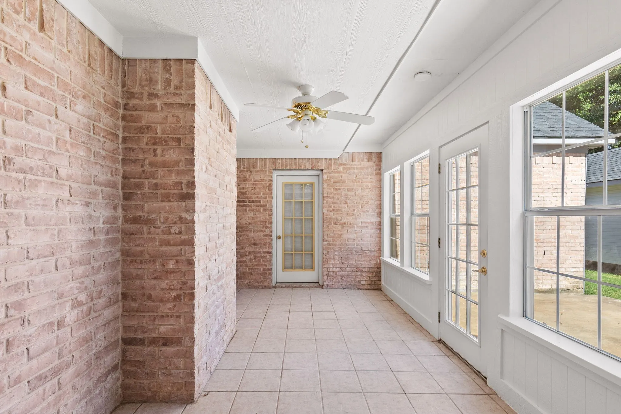 Single Family Residence For Sale in Hopkins County , 305 Kelli Circle, Sulphur Springs, Texas 75482, 3 Bedroom, 3 Bathroom, 2 Garage spaces, 2,257 Sqft, built in 1999, mls#21344386, Real Estate Agent in Sulphur Springs, Homes For Sale in Hopkins county, Homes For Sale in Sulphur Springs, Realtor in Sulphur Springs Texas, Real Estate Brokerage Independent Realty Texas, Luminita Cordes Realtor