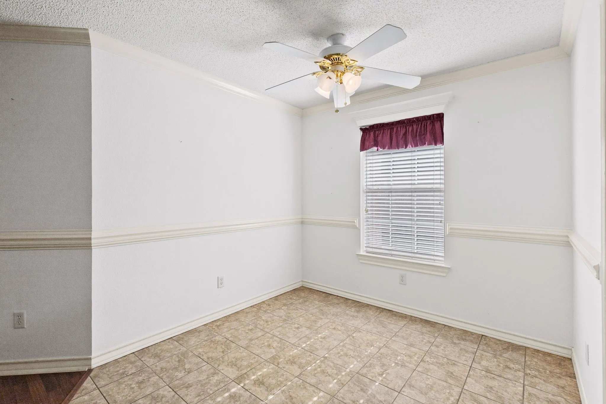 Single Family Residence For Sale in Hopkins County , 305 Kelli Circle, Sulphur Springs, Texas 75482, 3 Bedroom, 3 Bathroom, 2 Garage spaces, 2,257 Sqft, built in 1999, mls#21344386, Real Estate Agent in Sulphur Springs, Homes For Sale in Hopkins county, Homes For Sale in Sulphur Springs, Realtor in Sulphur Springs Texas, Real Estate Brokerage Independent Realty Texas, Luminita Cordes Realtor