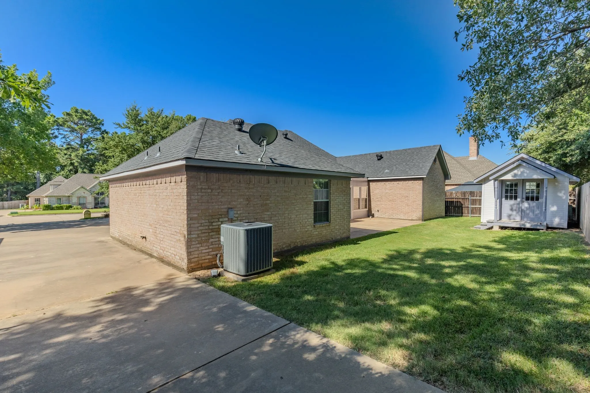 Single Family Residence For Sale in Hopkins County , 305 Kelli Circle, Sulphur Springs, Texas 75482, 3 Bedroom, 3 Bathroom, 2 Garage spaces, 2,257 Sqft, built in 1999, mls#21344386, Real Estate Agent in Sulphur Springs, Homes For Sale in Hopkins county, Homes For Sale in Sulphur Springs, Realtor in Sulphur Springs Texas, Real Estate Brokerage Independent Realty Texas, Luminita Cordes Realtor