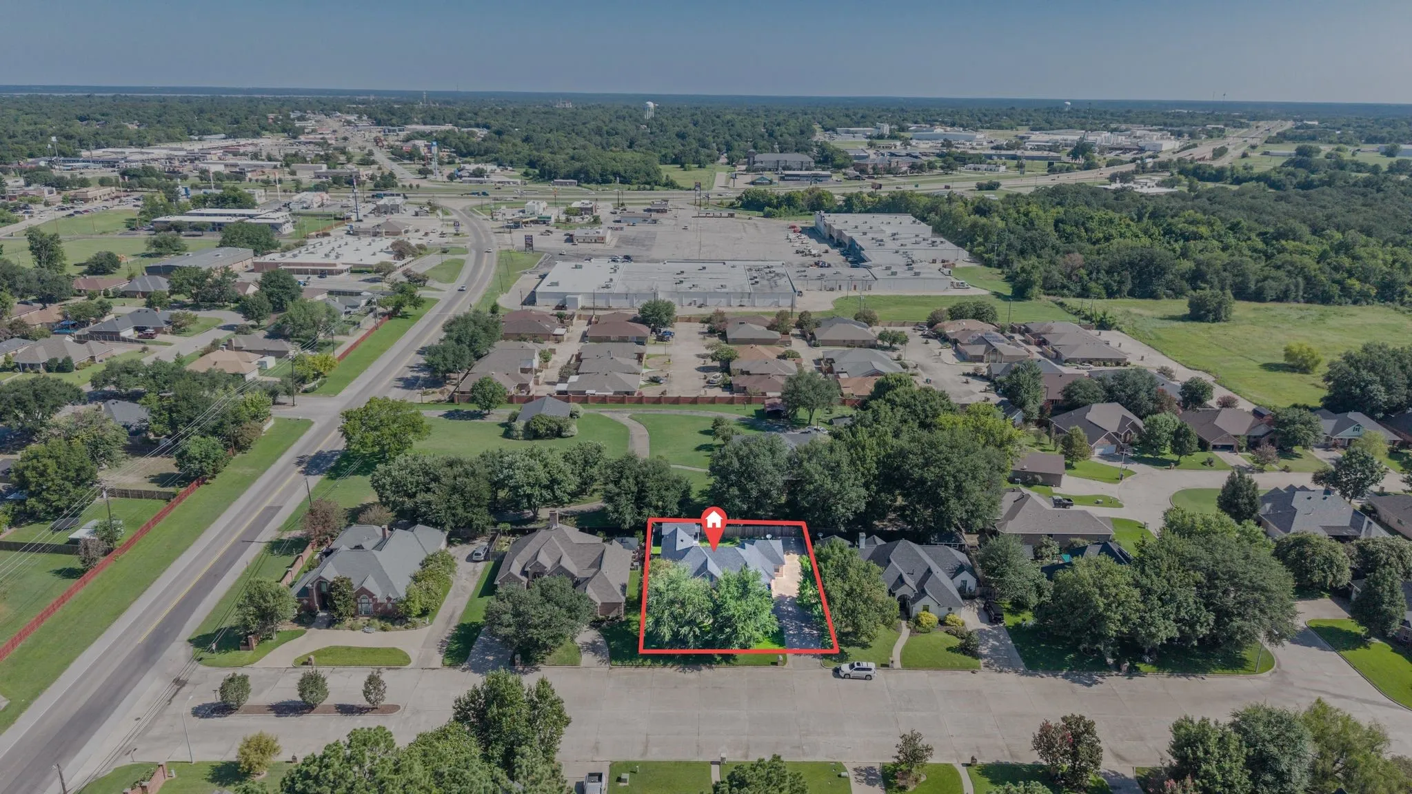Single Family Residence For Sale in Hopkins County , 305 Kelli Circle, Sulphur Springs, Texas 75482, 3 Bedroom, 3 Bathroom, 2 Garage spaces, 2,257 Sqft, built in 1999, mls#21344386, Real Estate Agent in Sulphur Springs, Homes For Sale in Hopkins county, Homes For Sale in Sulphur Springs, Realtor in Sulphur Springs Texas, Real Estate Brokerage Independent Realty Texas, Luminita Cordes Realtor
