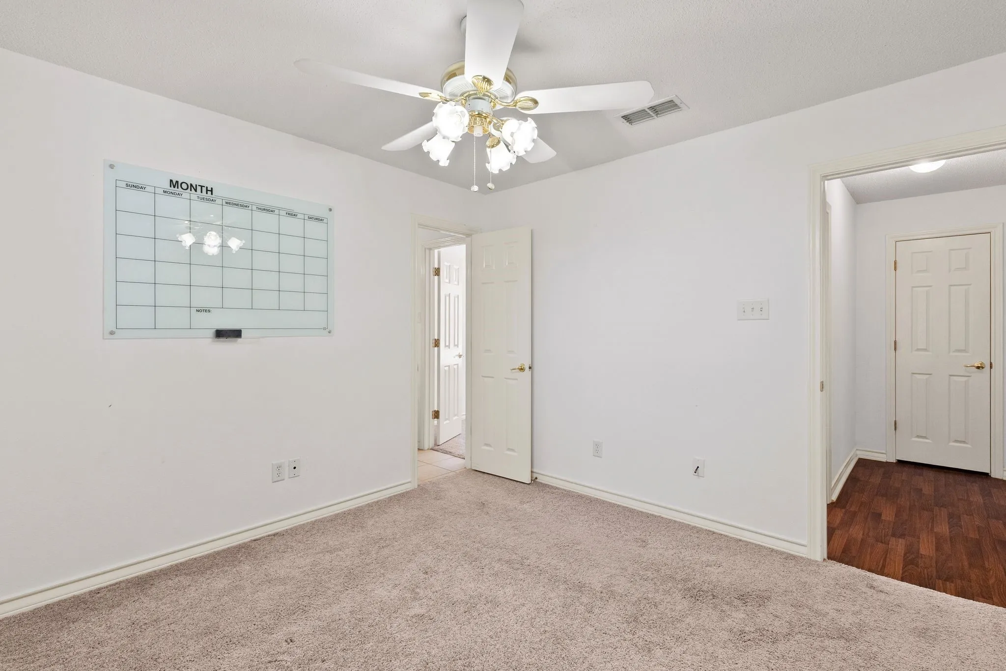 Single Family Residence For Sale in Hopkins County , 305 Kelli Circle, Sulphur Springs, Texas 75482, 3 Bedroom, 3 Bathroom, 2 Garage spaces, 2,257 Sqft, built in 1999, mls#21344386, Real Estate Agent in Sulphur Springs, Homes For Sale in Hopkins county, Homes For Sale in Sulphur Springs, Realtor in Sulphur Springs Texas, Real Estate Brokerage Independent Realty Texas, Luminita Cordes Realtor