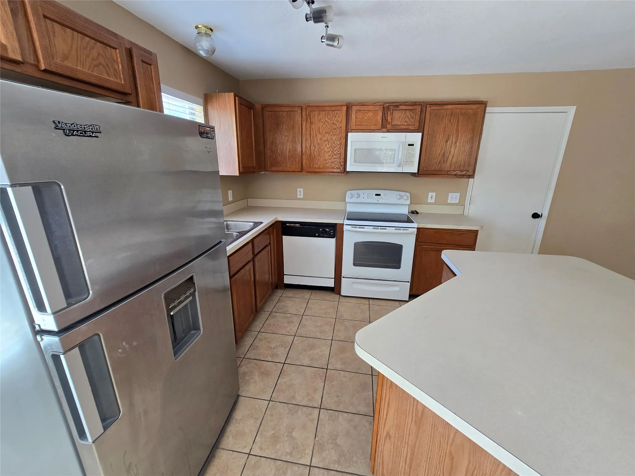 Single Family Residence For Rent in Denton County , 4512 Saddlebrook Drive, Carrollton, Texas 75010, 4 Bedroom, 3 Bathroom, 2 Garage spaces, 2,350 Sqft, built in 2000, mls#21339519, Real Estate Agent in Carrollton, Homes For Rent in Denton county, Homes For Rent in Carrollton, Realtor in Carrollton Texas, Real Estate Brokerage Independent Realty Texas, Luminita Cordes Realtor