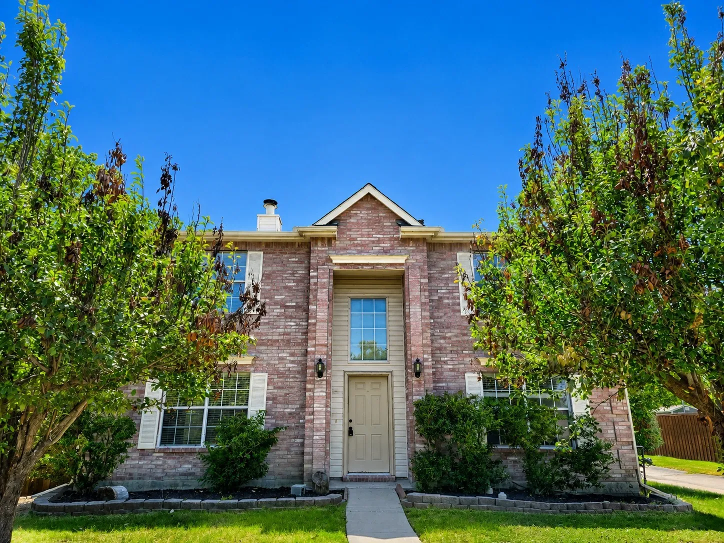 Single Family Residence For Rent in Denton County , 4512 Saddlebrook Drive, Carrollton, Texas 75010, 4 Bedroom, 3 Bathroom, 2 Garage spaces, 2,350 Sqft, built in 2000, mls#21339519, Real Estate Agent in Carrollton, Homes For Rent in Denton county, Homes For Rent in Carrollton, Realtor in Carrollton Texas, Real Estate Brokerage Independent Realty Texas, Luminita Cordes Realtor