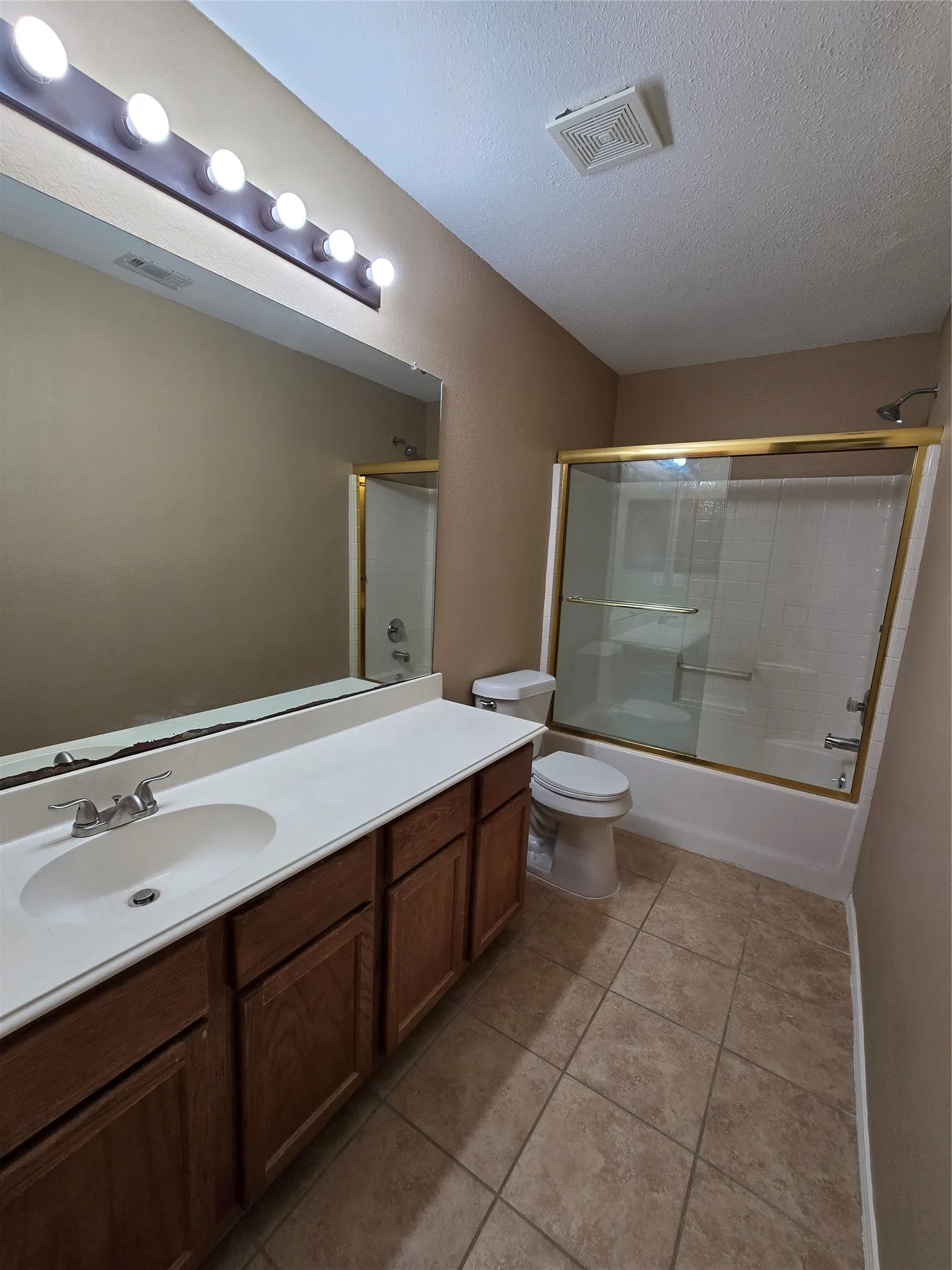 Single Family Residence For Rent in Denton County , 4512 Saddlebrook Drive, Carrollton, Texas 75010, 4 Bedroom, 3 Bathroom, 2 Garage spaces, 2,350 Sqft, built in 2000, mls#21339519, Real Estate Agent in Carrollton, Homes For Rent in Denton county, Homes For Rent in Carrollton, Realtor in Carrollton Texas, Real Estate Brokerage Independent Realty Texas, Luminita Cordes Realtor