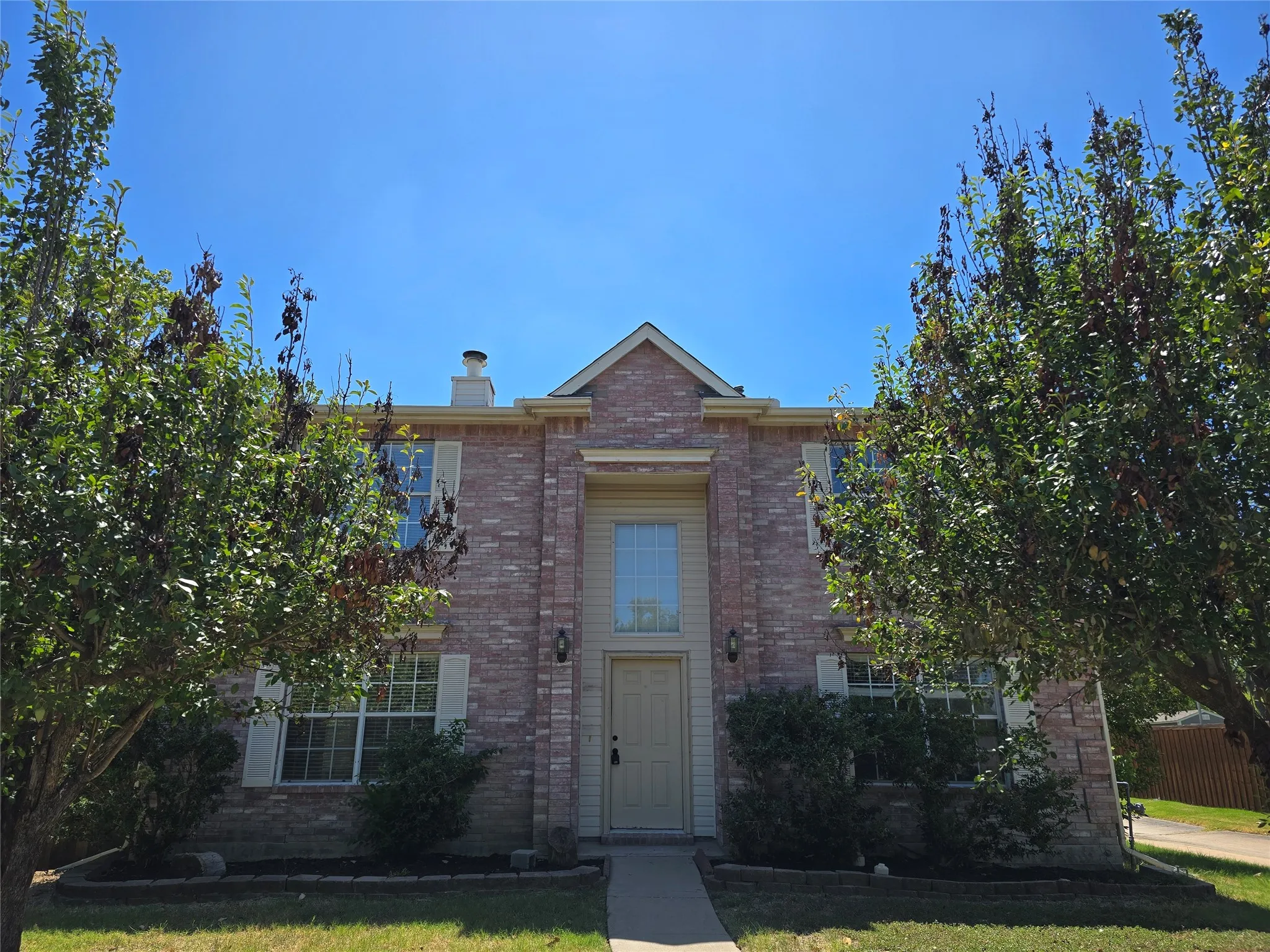 Single Family Residence For Rent in Denton County , 4512 Saddlebrook Drive, Carrollton, Texas 75010, 4 Bedroom, 3 Bathroom, 2 Garage spaces, 2,350 Sqft, built in 2000, mls#21339519, Real Estate Agent in Carrollton, Homes For Rent in Denton county, Homes For Rent in Carrollton, Realtor in Carrollton Texas, Real Estate Brokerage Independent Realty Texas, Luminita Cordes Realtor