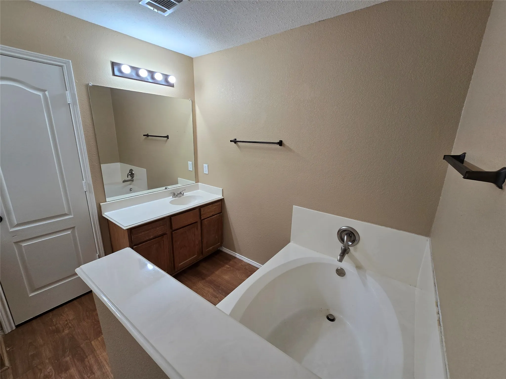 Single Family Residence For Rent in Denton County , 4512 Saddlebrook Drive, Carrollton, Texas 75010, 4 Bedroom, 3 Bathroom, 2 Garage spaces, 2,350 Sqft, built in 2000, mls#21339519, Real Estate Agent in Carrollton, Homes For Rent in Denton county, Homes For Rent in Carrollton, Realtor in Carrollton Texas, Real Estate Brokerage Independent Realty Texas, Luminita Cordes Realtor