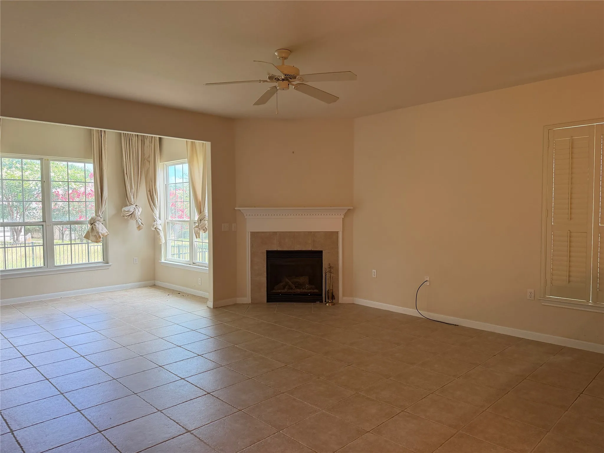 Single Family Residence For Sale in Williamson County , 311 Deer Meadow Circle, Georgetown, Texas 78633, 3 Bedroom, 2 Bathroom, 2 Garage spaces, 2,072 Sqft, built in 2005, Price $275,000, mls#21343178, Real Estate Agent in Georgetown, Homes For Sale in Williamson county, Homes For Sale in Georgetown, Realtor in Georgetown Texas, Real Estate Brokerage Independent Realty Texas, Luminita Cordes Realtor