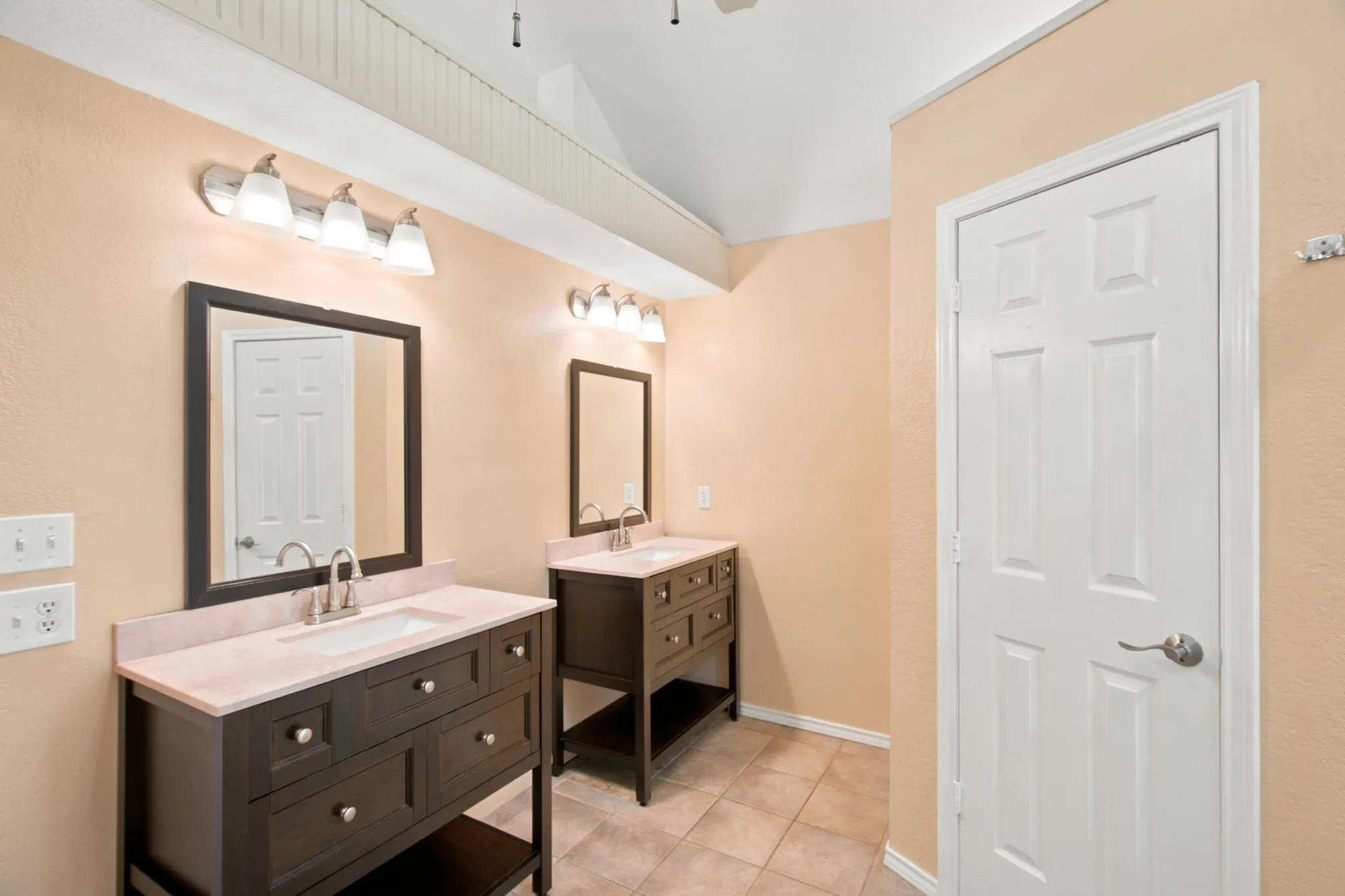 Single Family Residence For Sale in Denton County , 2308 Channing Court, Flower Mound, Texas 75028, 3 Bedroom, 2 Bathroom, 2 Garage spaces, 1,497 Sqft, built in 1985, mls#21344359, Real Estate Agent in Flower Mound, Homes For Sale in Denton county, Homes For Sale in Flower Mound, Realtor in Flower Mound Texas, Real Estate Brokerage Independent Realty Texas, Luminita Cordes Realtor
