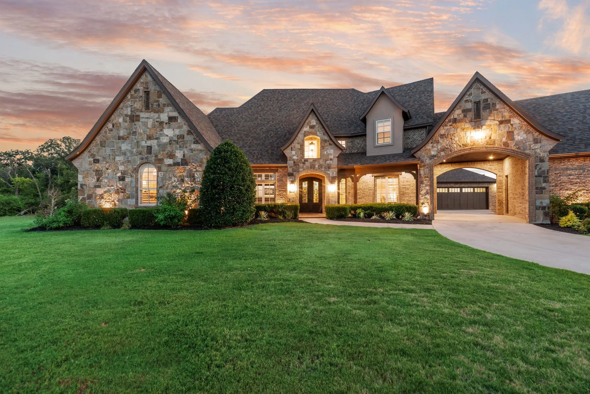 Single Family Residence For Sale in Denton County , 737 Manor Drive, Argyle, Texas 76226, 6 Bedroom, 6 Bathroom, 4 Garage spaces, 5,811 Sqft, built in 2008, mls#21342430, Real Estate Agent in Argyle, Homes For Sale in Denton county, Homes For Sale in Argyle, Realtor in Argyle Texas, Real Estate Brokerage Independent Realty Texas, Luminita Cordes Realtor