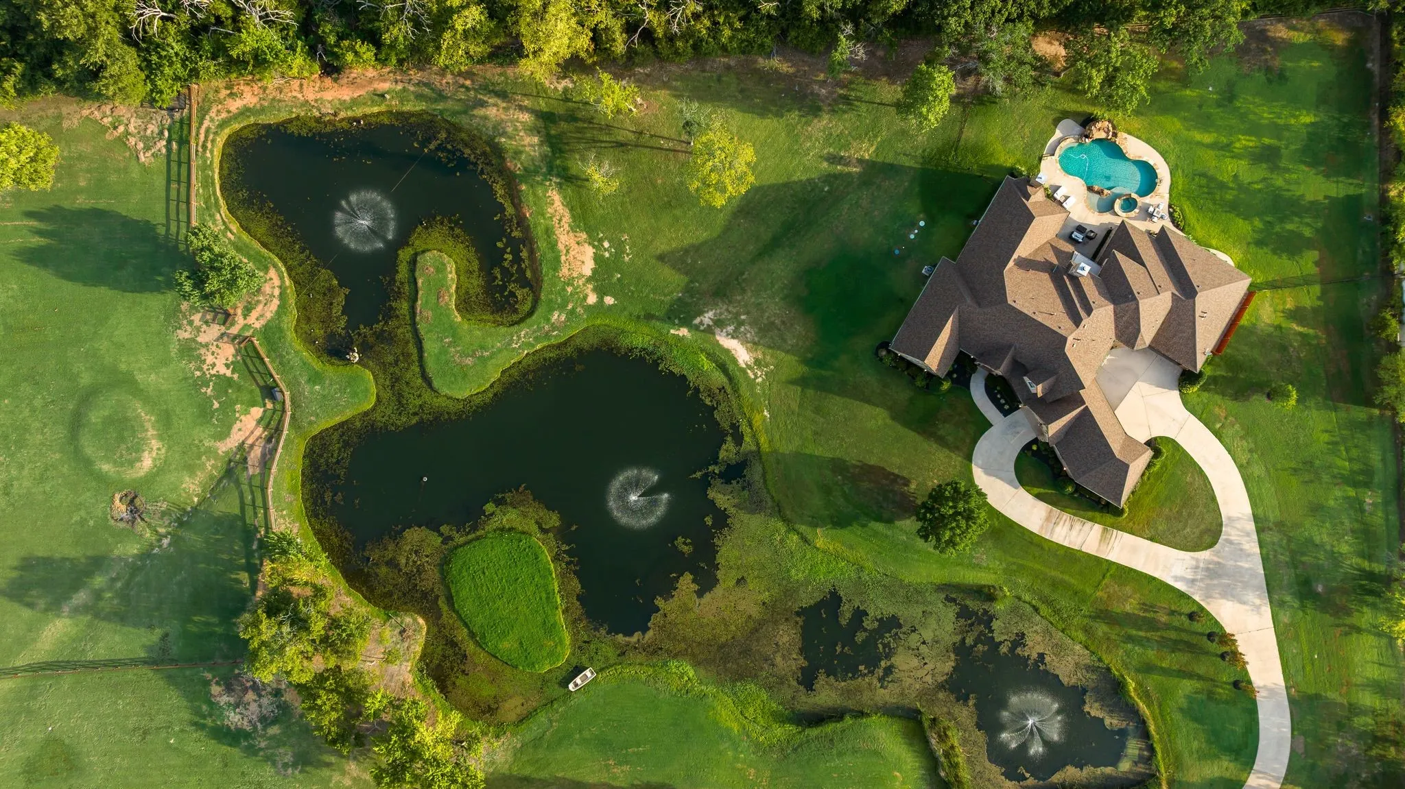 Single Family Residence For Sale in Denton County , 737 Manor Drive, Argyle, Texas 76226, 6 Bedroom, 6 Bathroom, 4 Garage spaces, 5,811 Sqft, built in 2008, mls#21342430, Real Estate Agent in Argyle, Homes For Sale in Denton county, Homes For Sale in Argyle, Realtor in Argyle Texas, Real Estate Brokerage Independent Realty Texas, Luminita Cordes Realtor