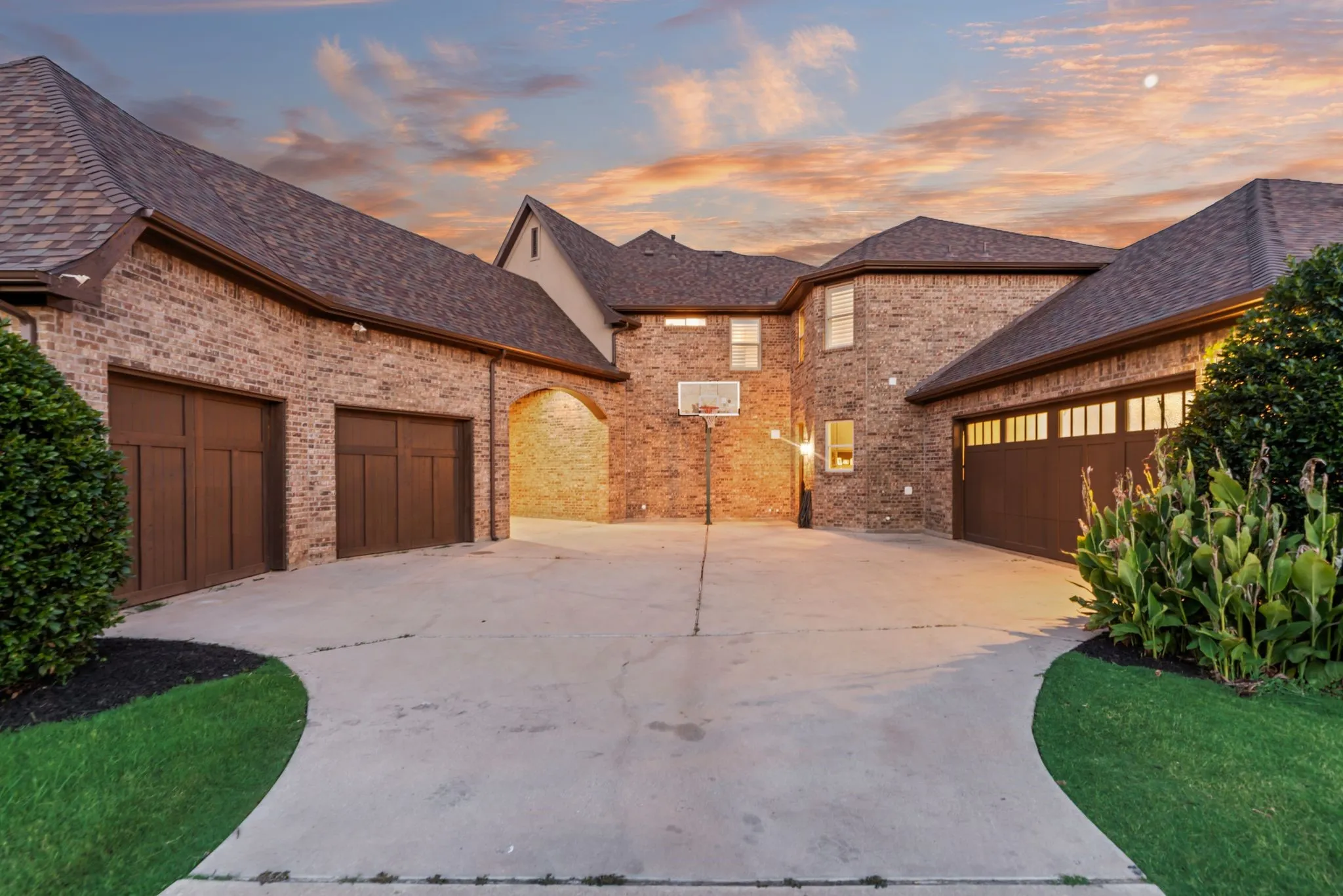 Single Family Residence For Sale in Denton County , 737 Manor Drive, Argyle, Texas 76226, 6 Bedroom, 6 Bathroom, 4 Garage spaces, 5,811 Sqft, built in 2008, mls#21342430, Real Estate Agent in Argyle, Homes For Sale in Denton county, Homes For Sale in Argyle, Realtor in Argyle Texas, Real Estate Brokerage Independent Realty Texas, Luminita Cordes Realtor