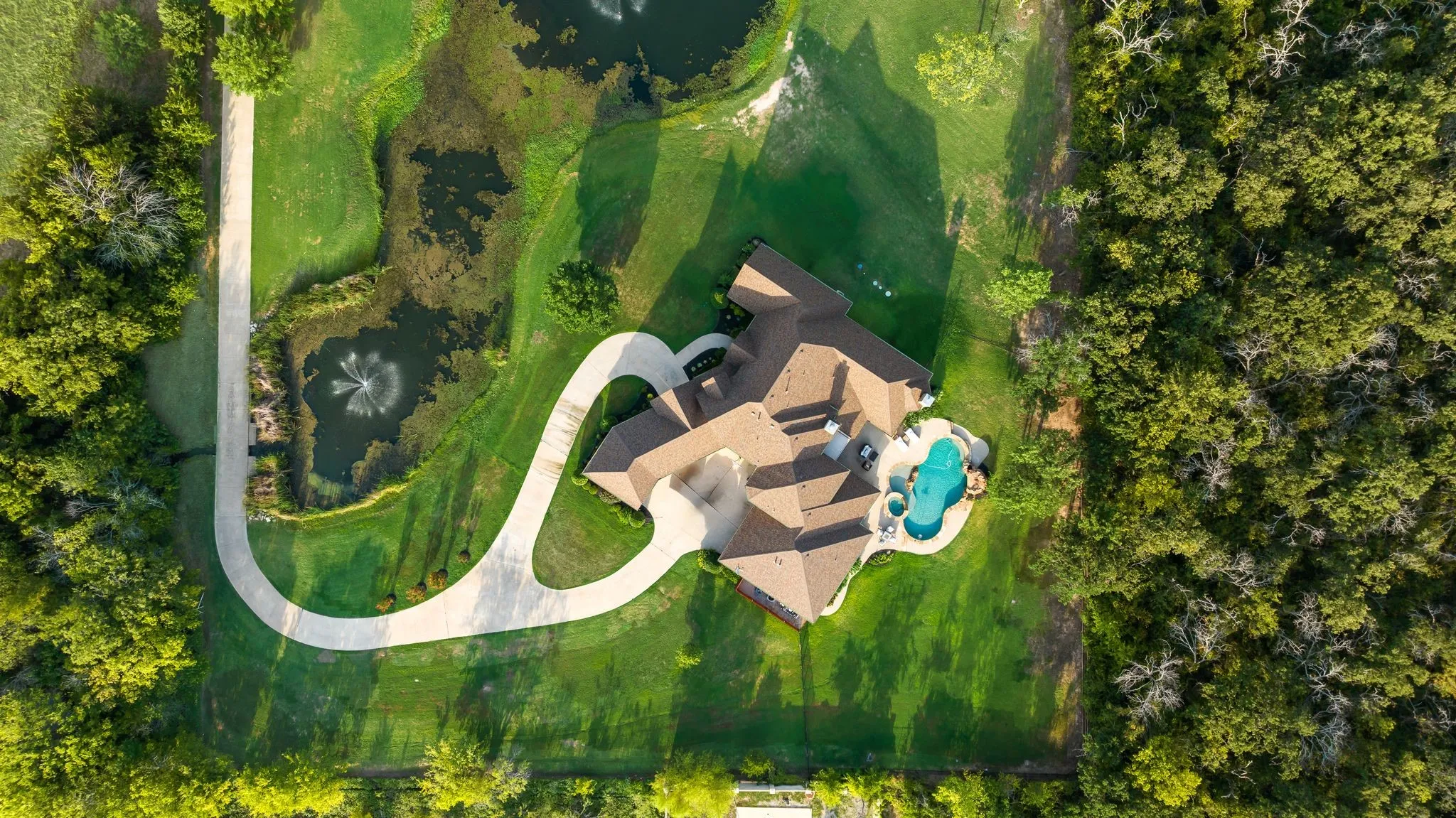 Single Family Residence For Sale in Denton County , 737 Manor Drive, Argyle, Texas 76226, 6 Bedroom, 6 Bathroom, 4 Garage spaces, 5,811 Sqft, built in 2008, mls#21342430, Real Estate Agent in Argyle, Homes For Sale in Denton county, Homes For Sale in Argyle, Realtor in Argyle Texas, Real Estate Brokerage Independent Realty Texas, Luminita Cordes Realtor