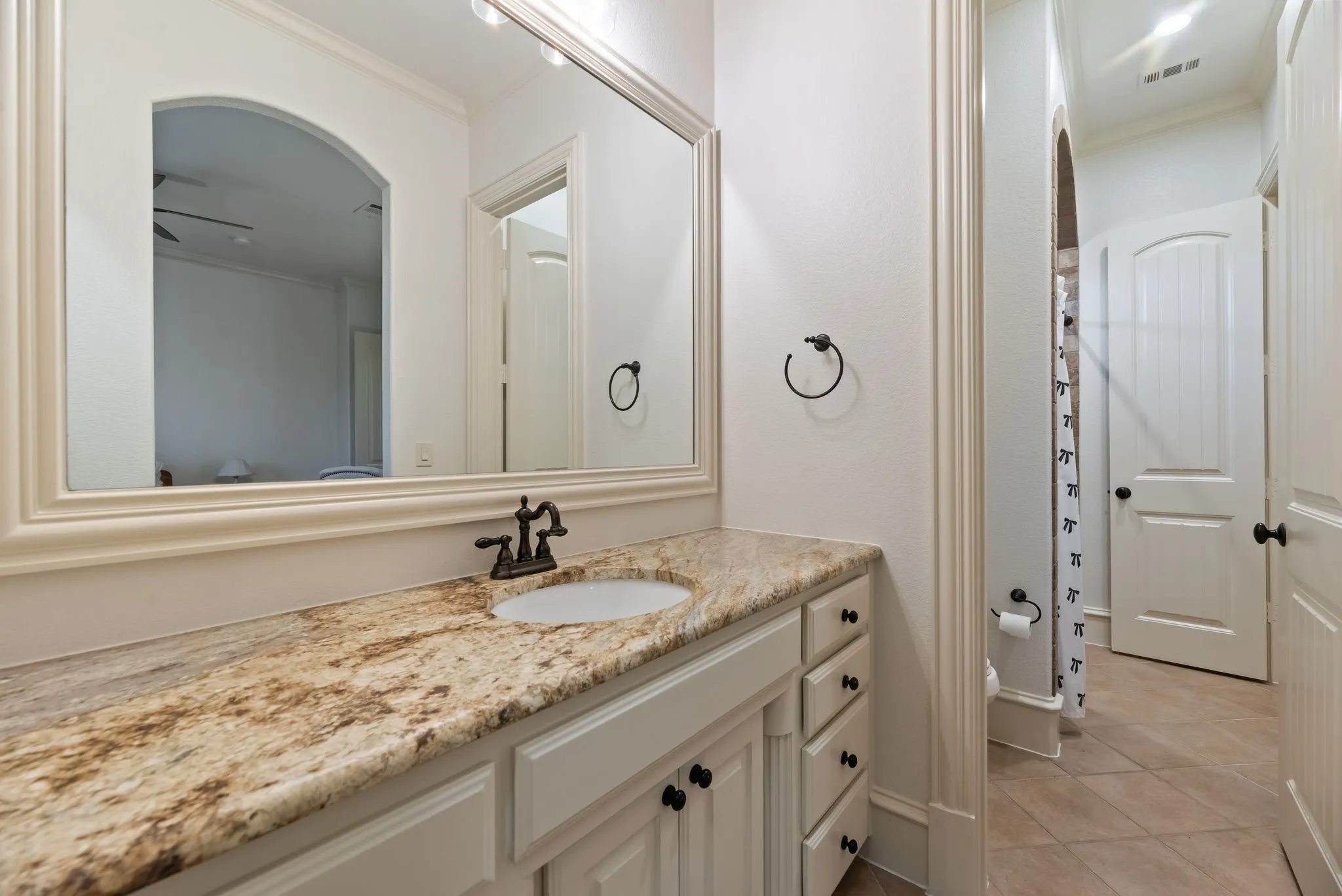 Single Family Residence For Sale in Denton County , 737 Manor Drive, Argyle, Texas 76226, 6 Bedroom, 6 Bathroom, 4 Garage spaces, 5,811 Sqft, built in 2008, mls#21342430, Real Estate Agent in Argyle, Homes For Sale in Denton county, Homes For Sale in Argyle, Realtor in Argyle Texas, Real Estate Brokerage Independent Realty Texas, Luminita Cordes Realtor