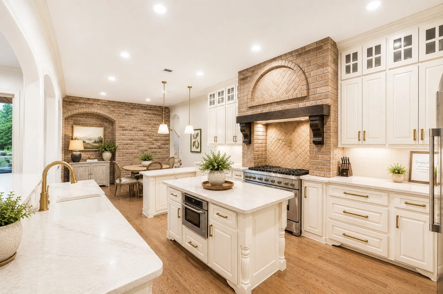 Single Family Residence For Sale in Denton County , 737 Manor Drive, Argyle, Texas 76226, 6 Bedroom, 6 Bathroom, 4 Garage spaces, 5,811 Sqft, built in 2008, mls#21342430, Real Estate Agent in Argyle, Homes For Sale in Denton county, Homes For Sale in Argyle, Realtor in Argyle Texas, Real Estate Brokerage Independent Realty Texas, Luminita Cordes Realtor
