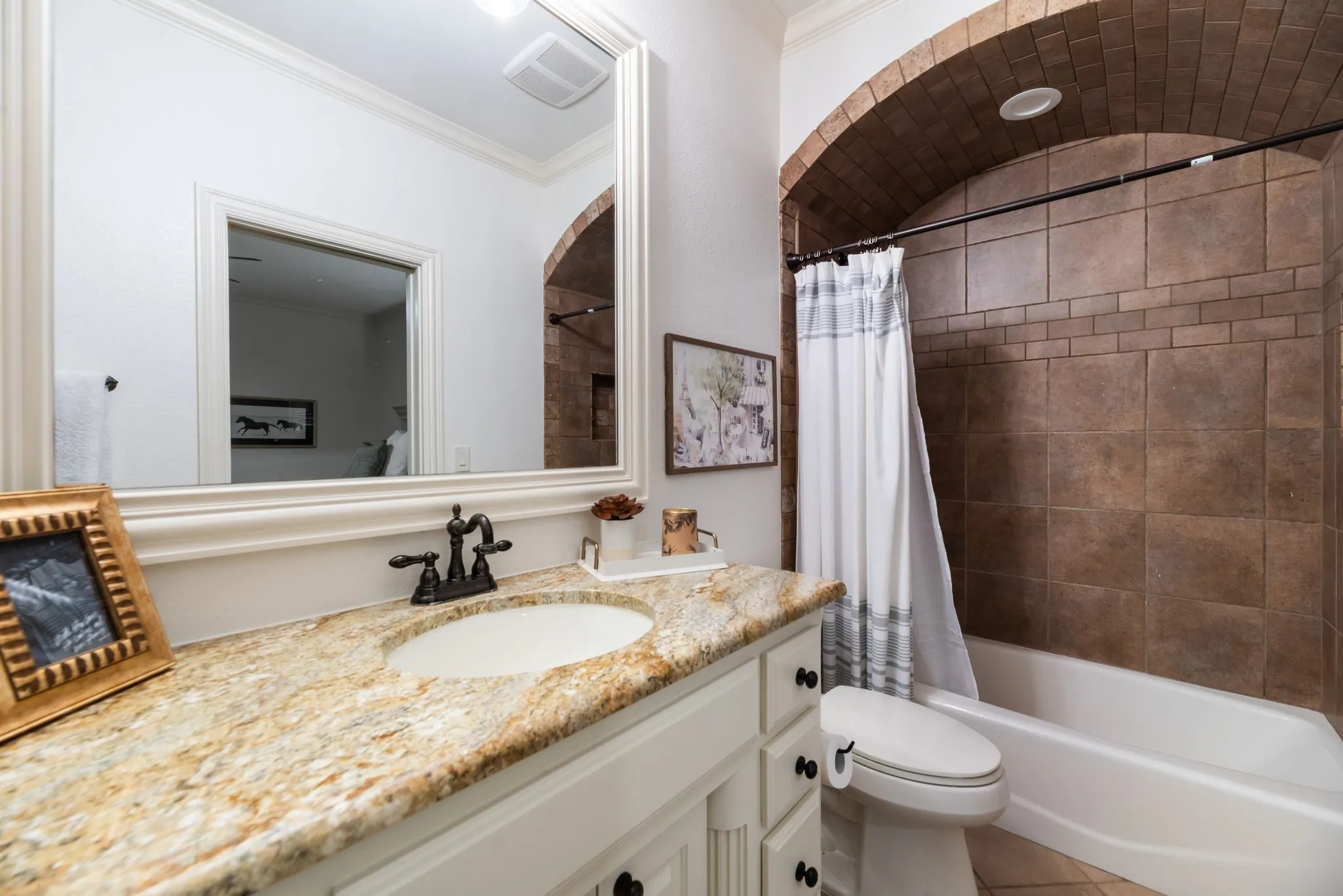 Single Family Residence For Sale in Denton County , 737 Manor Drive, Argyle, Texas 76226, 6 Bedroom, 6 Bathroom, 4 Garage spaces, 5,811 Sqft, built in 2008, mls#21342430, Real Estate Agent in Argyle, Homes For Sale in Denton county, Homes For Sale in Argyle, Realtor in Argyle Texas, Real Estate Brokerage Independent Realty Texas, Luminita Cordes Realtor