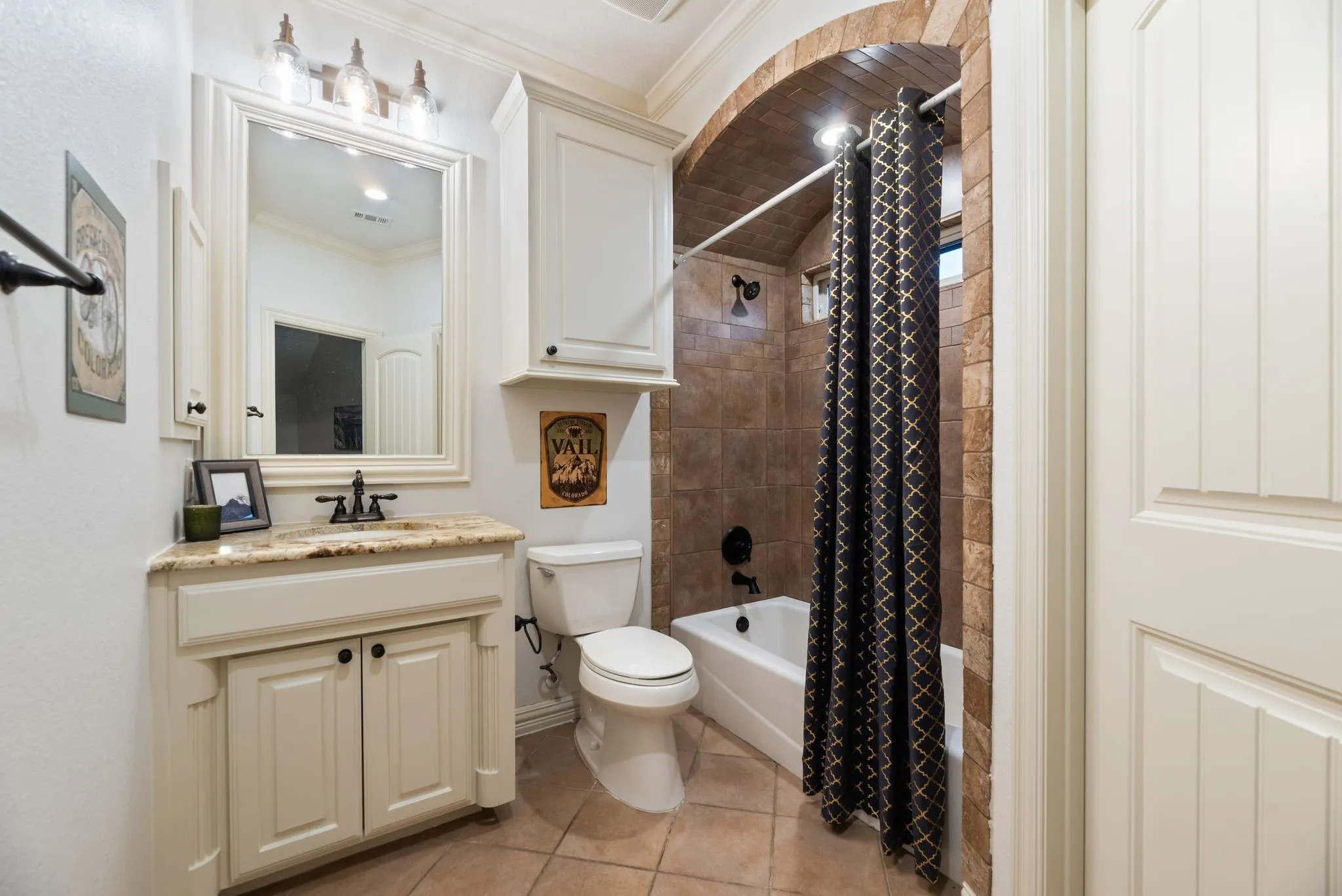 Single Family Residence For Sale in Denton County , 737 Manor Drive, Argyle, Texas 76226, 6 Bedroom, 6 Bathroom, 4 Garage spaces, 5,811 Sqft, built in 2008, mls#21342430, Real Estate Agent in Argyle, Homes For Sale in Denton county, Homes For Sale in Argyle, Realtor in Argyle Texas, Real Estate Brokerage Independent Realty Texas, Luminita Cordes Realtor