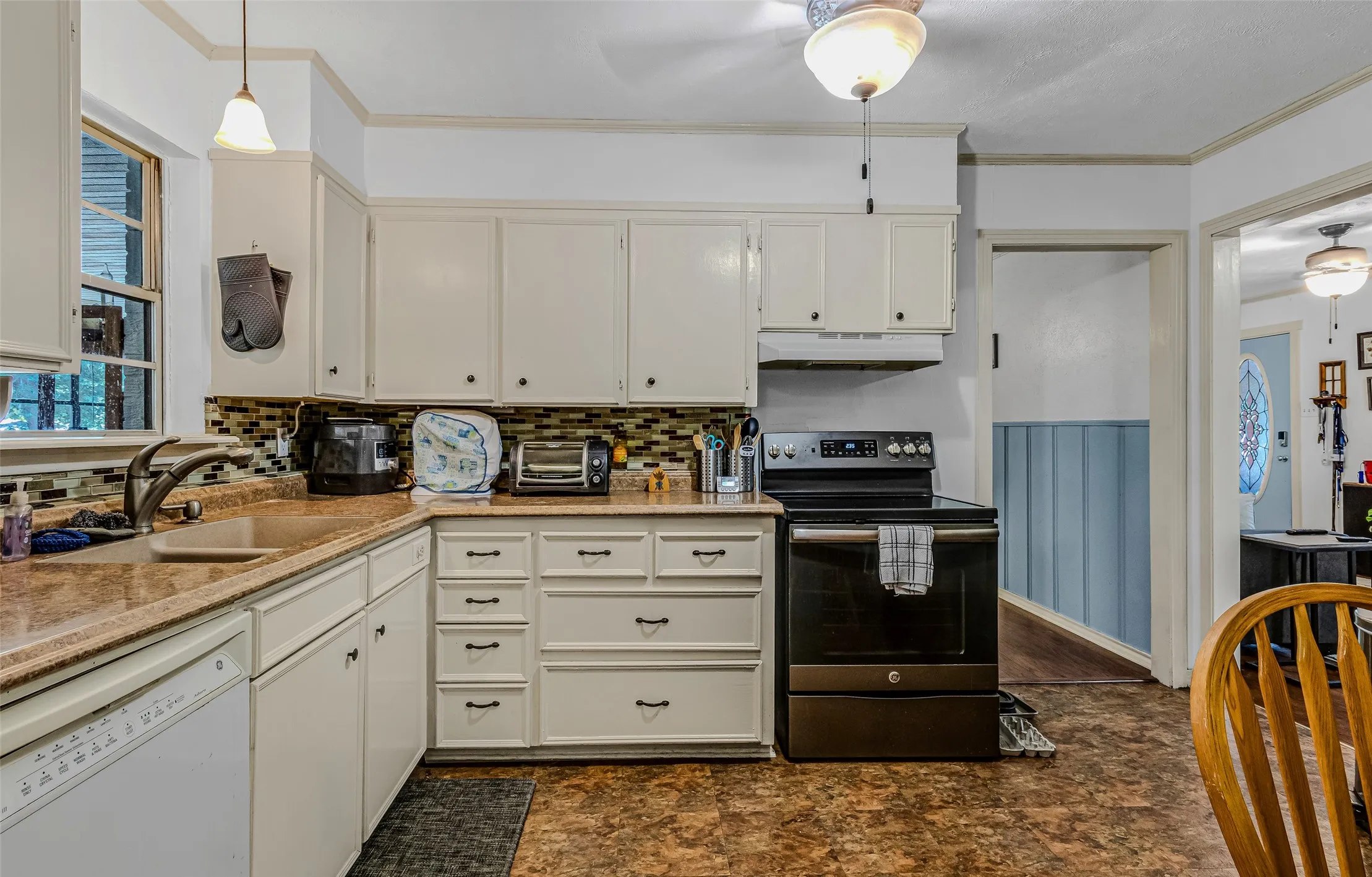 Single Family Residence For Sale in Kaufman County , 112 Oak Drive, Terrell, Texas 75160, 3 Bedrooms, 2 Bathrooms, Garage spaces, 1,406 Sqft, built in 1957, Price $244,800, mls#21314266, Real Estate Agent in Terrell, Homes For Sale in Kaufman county, Homes For Sale in Terrell, Realtor in Terrell Texas, Real Estate Brokerage Independent Realty Texas, Luminita Cordes Realtor