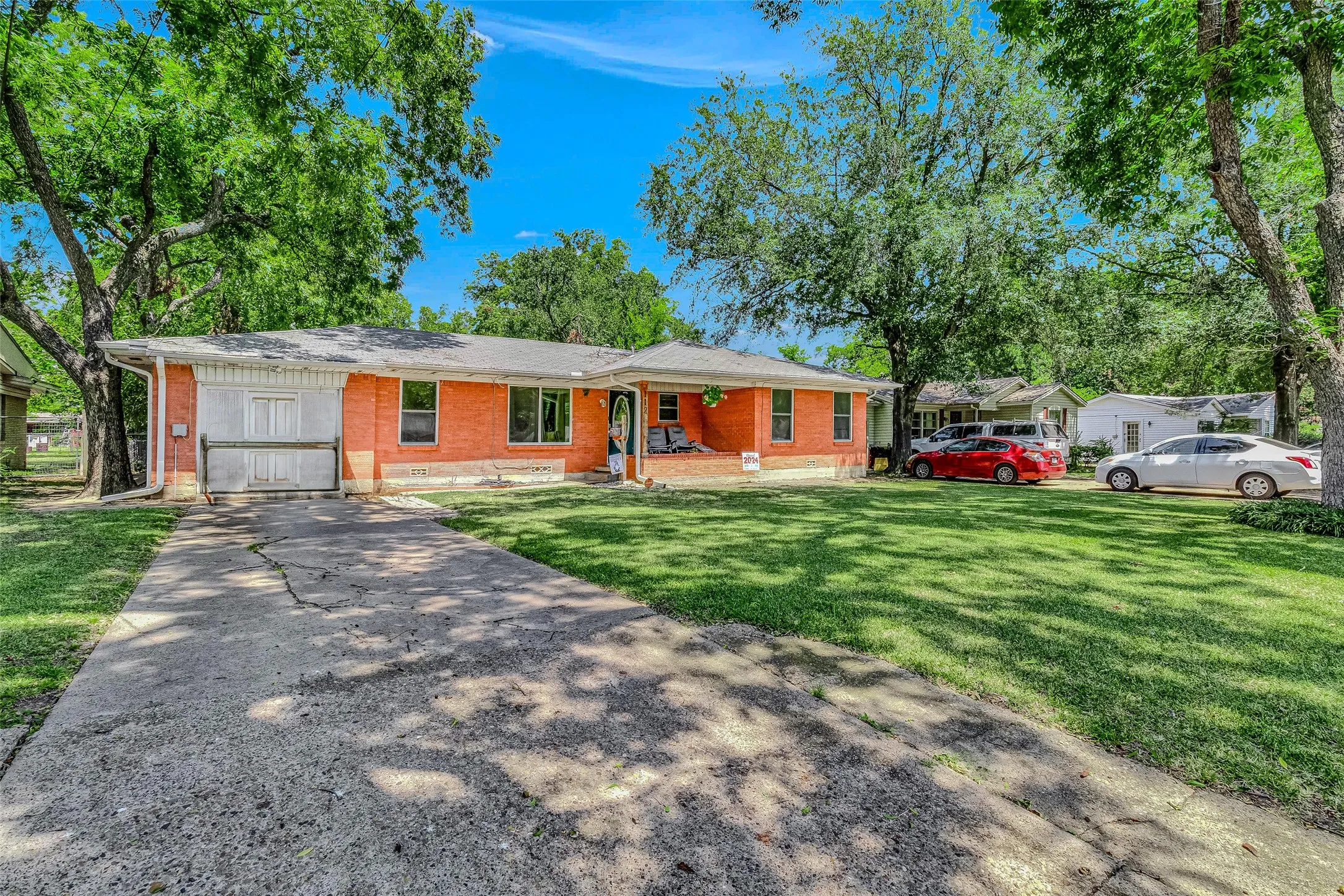 Single Family Residence For Sale in Kaufman County , 112 Oak Drive, Terrell, Texas 75160, 3 Bedrooms, 2 Bathrooms, Garage spaces, 1,406 Sqft, built in 1957, Price $244,800, mls#21314266, Real Estate Agent in Terrell, Homes For Sale in Kaufman county, Homes For Sale in Terrell, Realtor in Terrell Texas, Real Estate Brokerage Independent Realty Texas, Luminita Cordes Realtor