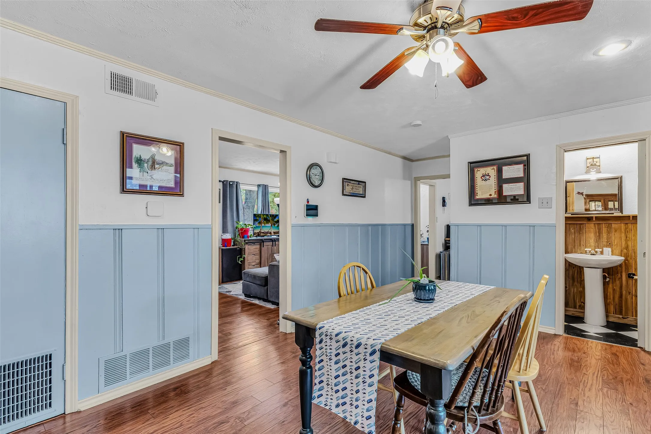 Single Family Residence For Sale in Kaufman County , 112 Oak Drive, Terrell, Texas 75160, 3 Bedrooms, 2 Bathrooms, Garage spaces, 1,406 Sqft, built in 1957, Price $244,800, mls#21314266, Real Estate Agent in Terrell, Homes For Sale in Kaufman county, Homes For Sale in Terrell, Realtor in Terrell Texas, Real Estate Brokerage Independent Realty Texas, Luminita Cordes Realtor