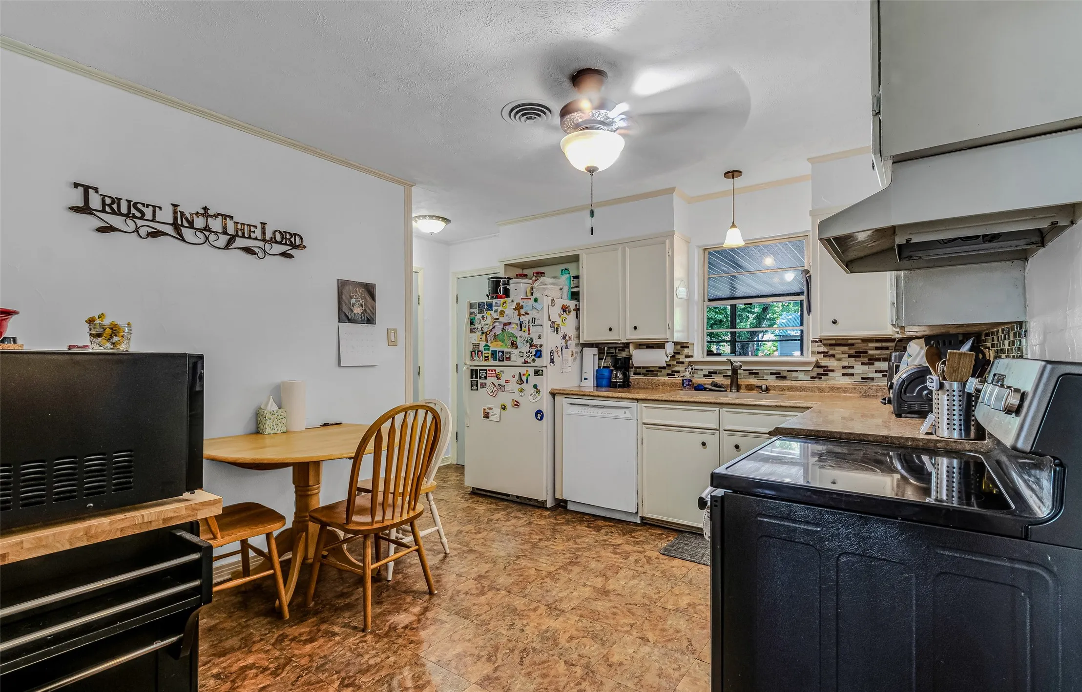 Single Family Residence For Sale in Kaufman County , 112 Oak Drive, Terrell, Texas 75160, 3 Bedrooms, 2 Bathrooms, Garage spaces, 1,406 Sqft, built in 1957, Price $244,800, mls#21314266, Real Estate Agent in Terrell, Homes For Sale in Kaufman county, Homes For Sale in Terrell, Realtor in Terrell Texas, Real Estate Brokerage Independent Realty Texas, Luminita Cordes Realtor