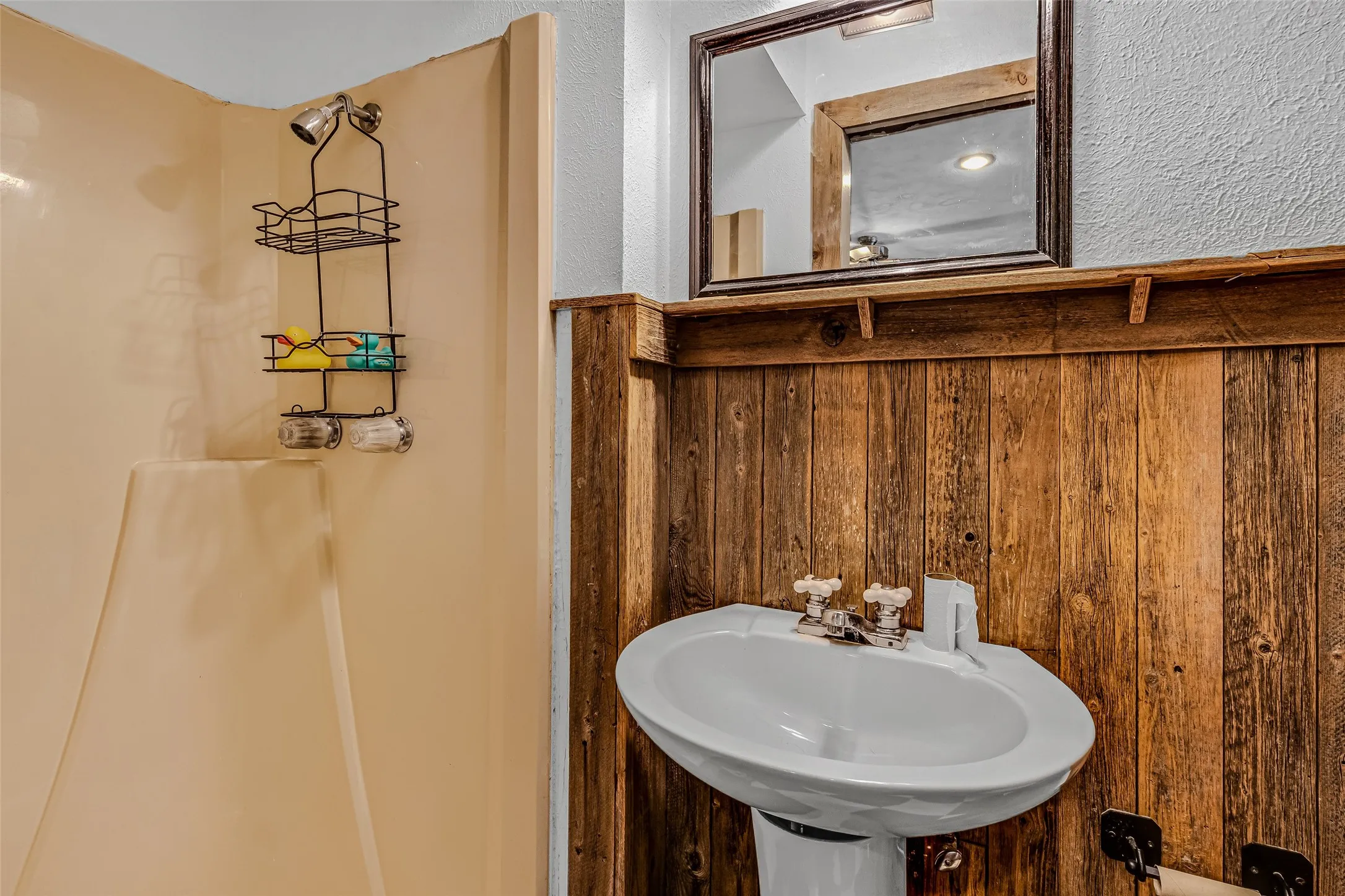 Single Family Residence For Sale in Kaufman County , 112 Oak Drive, Terrell, Texas 75160, 3 Bedrooms, 2 Bathrooms, Garage spaces, 1,406 Sqft, built in 1957, Price $244,800, mls#21314266, Real Estate Agent in Terrell, Homes For Sale in Kaufman county, Homes For Sale in Terrell, Realtor in Terrell Texas, Real Estate Brokerage Independent Realty Texas, Luminita Cordes Realtor