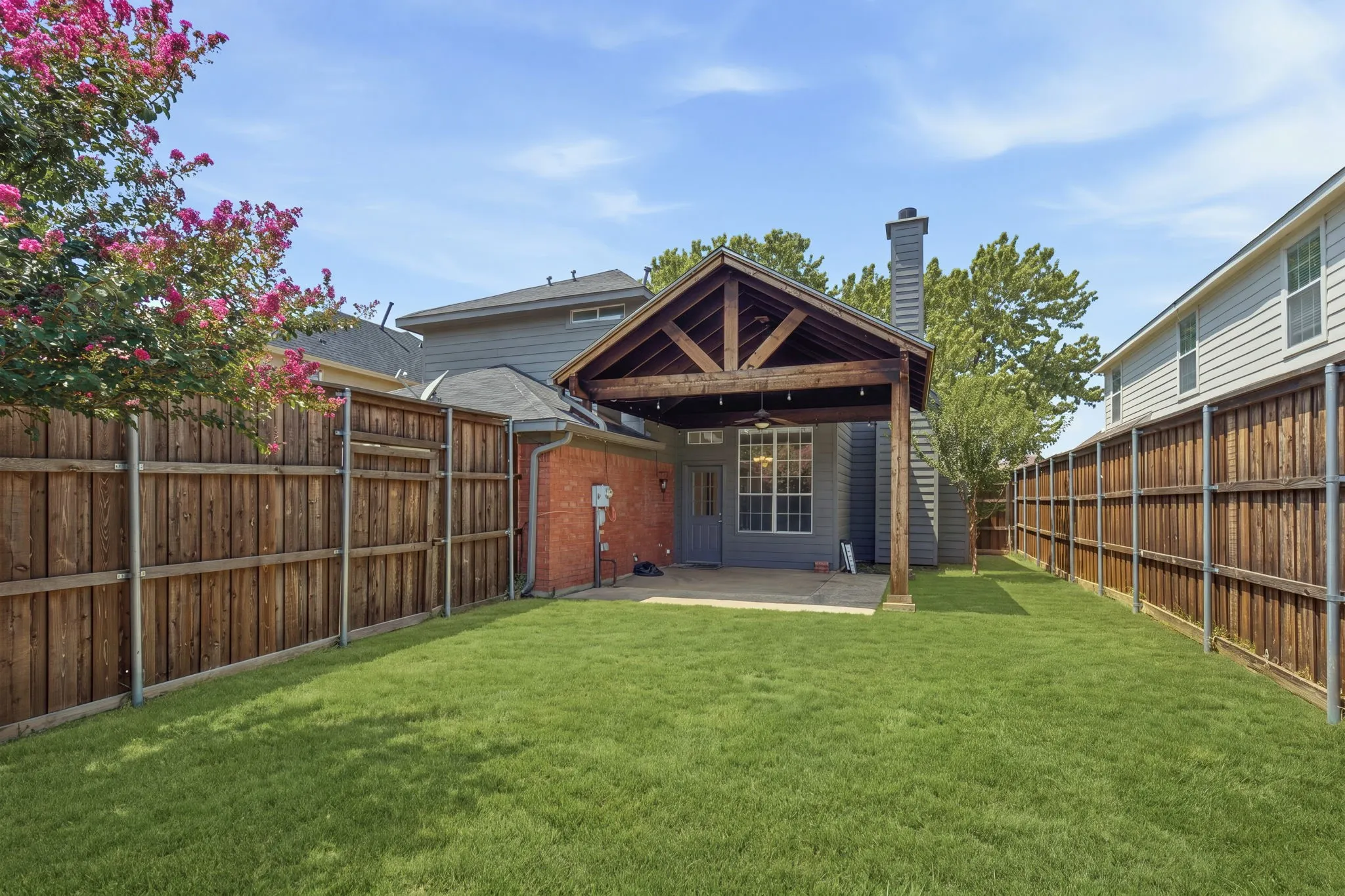 Single Family Residence For Sale in Collin County , 9809 Preston Vineyard Drive, Frisco, Texas 75035, 3 Bedroom, 3 Bathroom, 2 Garage spaces, 1,793 Sqft, built in 1992, mls#21344395, Real Estate Agent in Frisco, Homes For Sale in Collin county, Homes For Sale in Frisco, Realtor in Frisco Texas, Real Estate Brokerage Independent Realty Texas, Luminita Cordes Realtor