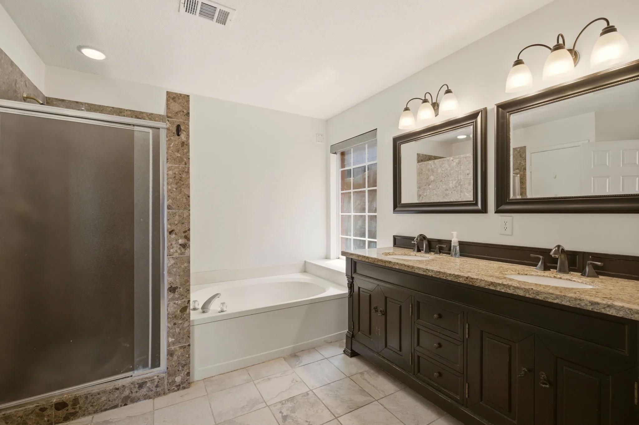 Single Family Residence For Sale in Collin County , 9809 Preston Vineyard Drive, Frisco, Texas 75035, 3 Bedroom, 3 Bathroom, 2 Garage spaces, 1,793 Sqft, built in 1992, mls#21344395, Real Estate Agent in Frisco, Homes For Sale in Collin county, Homes For Sale in Frisco, Realtor in Frisco Texas, Real Estate Brokerage Independent Realty Texas, Luminita Cordes Realtor
