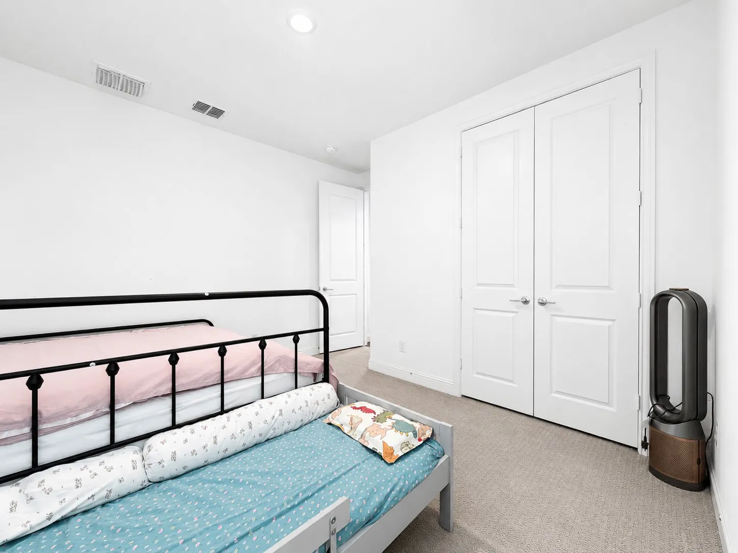 Single Family Residence For Rent in Dallas County , 17293 Texas Pistache Drive, Dallas, Texas 75252, 5 Bedroom, 4 Bathroom, 2 Garage spaces, 3,530 Sqft, built in 2022, mls#21344432, Real Estate Agent in Dallas, Homes For Rent in Dallas county, Homes For Rent in Dallas, Realtor in Dallas Texas, Real Estate Brokerage Independent Realty Texas, Luminita Cordes Realtor