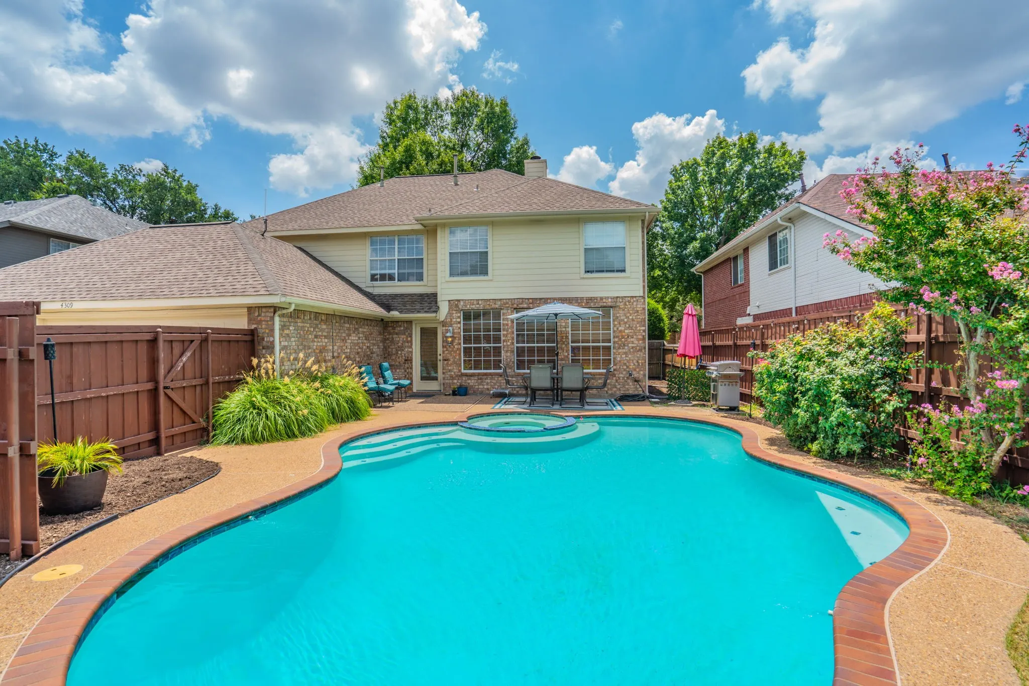 Single Family Residence For Sale in Collin County , 4309 Staten Island Drive, Plano, Texas 75024, 4 Bedroom, 3 Bathroom, 3 Garage spaces, 2,749 Sqft, built in 1996, mls#21342532, Real Estate Agent in Plano, Homes For Sale in Collin county, Homes For Sale in Plano, Realtor in Plano Texas, Real Estate Brokerage Independent Realty Texas, Luminita Cordes Realtor