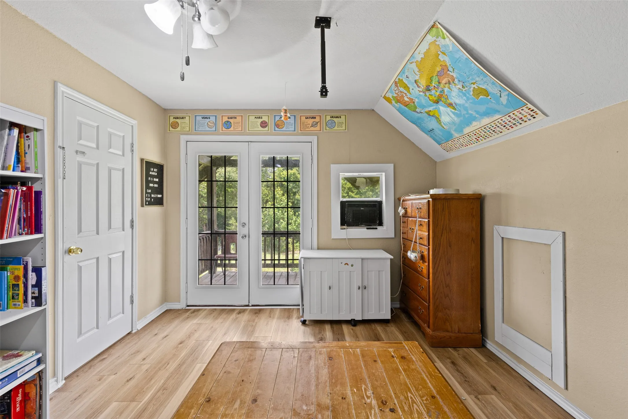 Single Family Residence For Sale in Cass County , 2847 1764 Road, Jefferson, Texas 75657, 5 Bedroom, 3 Bathroom, 2 Garage spaces, 2,400 Sqft, built in 2007, mls#21344356, Real Estate Agent in Jefferson, Homes For Sale in Cass county, Homes For Sale in Jefferson, Realtor in Jefferson Texas, Real Estate Brokerage Independent Realty Texas, Luminita Cordes Realtor
