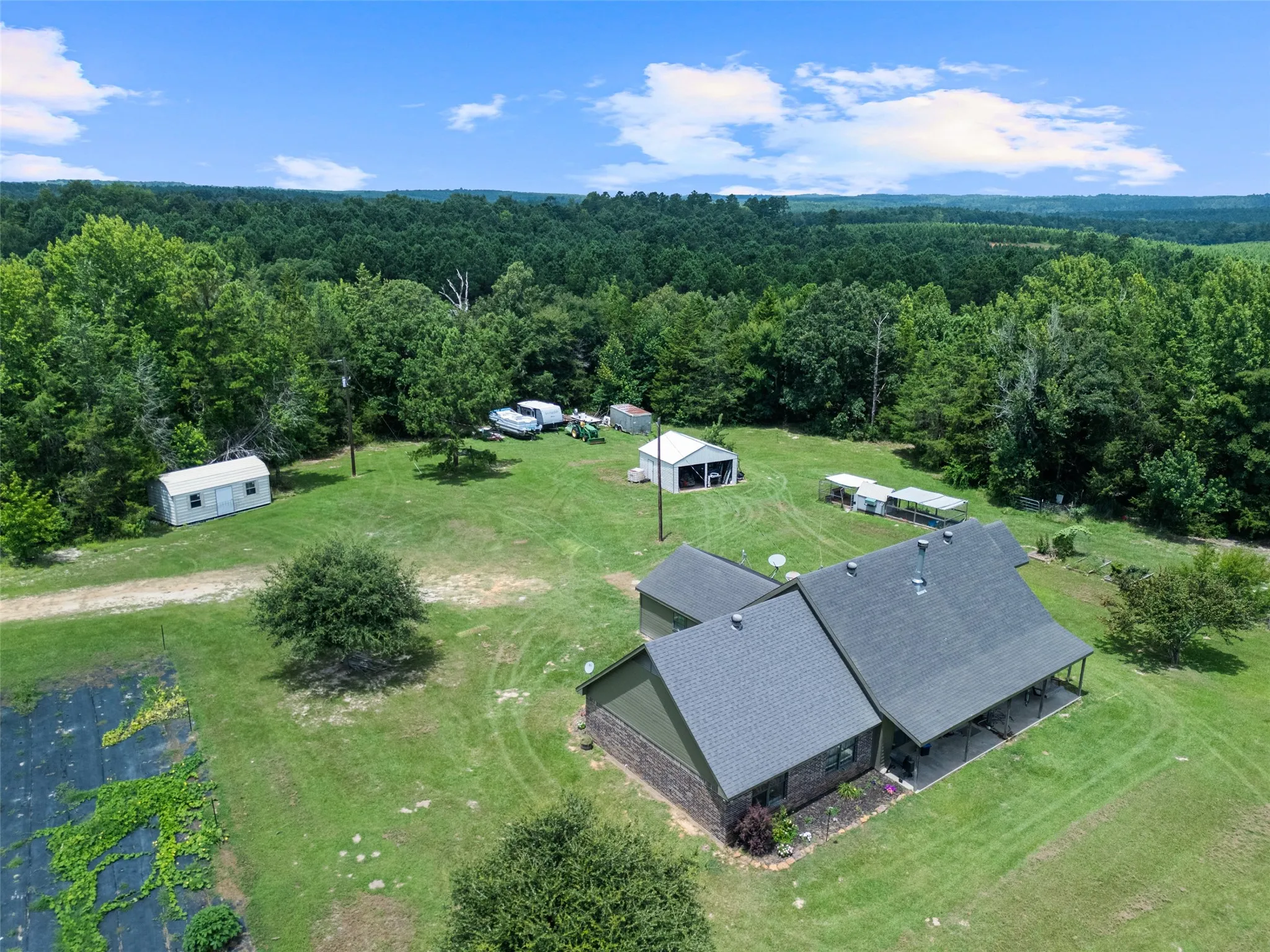 Single Family Residence For Sale in Cass County , 2847 1764 Road, Jefferson, Texas 75657, 5 Bedroom, 3 Bathroom, 2 Garage spaces, 2,400 Sqft, built in 2007, mls#21344356, Real Estate Agent in Jefferson, Homes For Sale in Cass county, Homes For Sale in Jefferson, Realtor in Jefferson Texas, Real Estate Brokerage Independent Realty Texas, Luminita Cordes Realtor